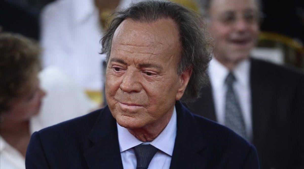 Regresaron los memes de Julio Iglesias para darle inicio al séptimo mes