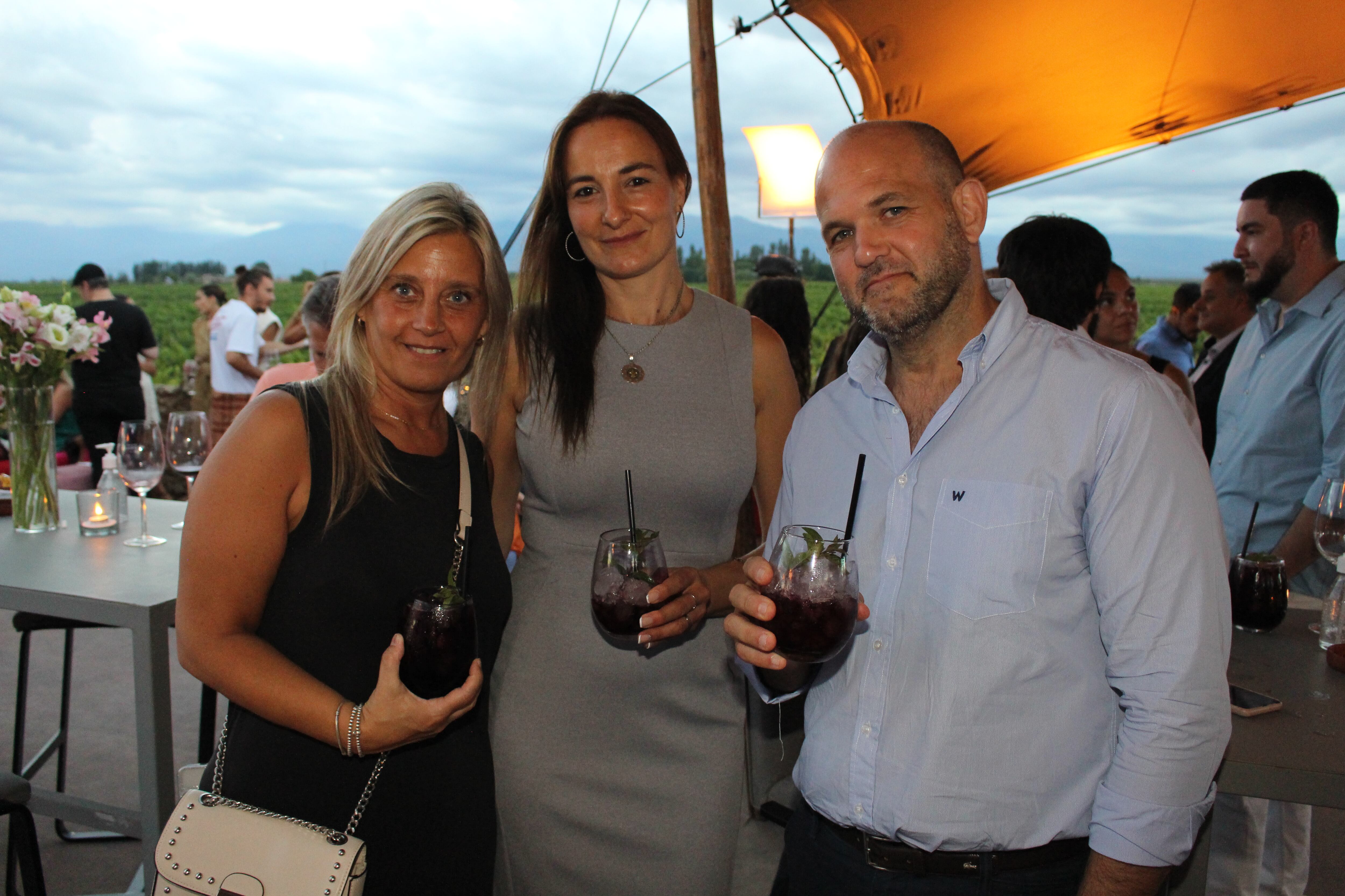 Cecilia Imburgia, Erica Cannistra y Juan Pablo Gómez Codina.