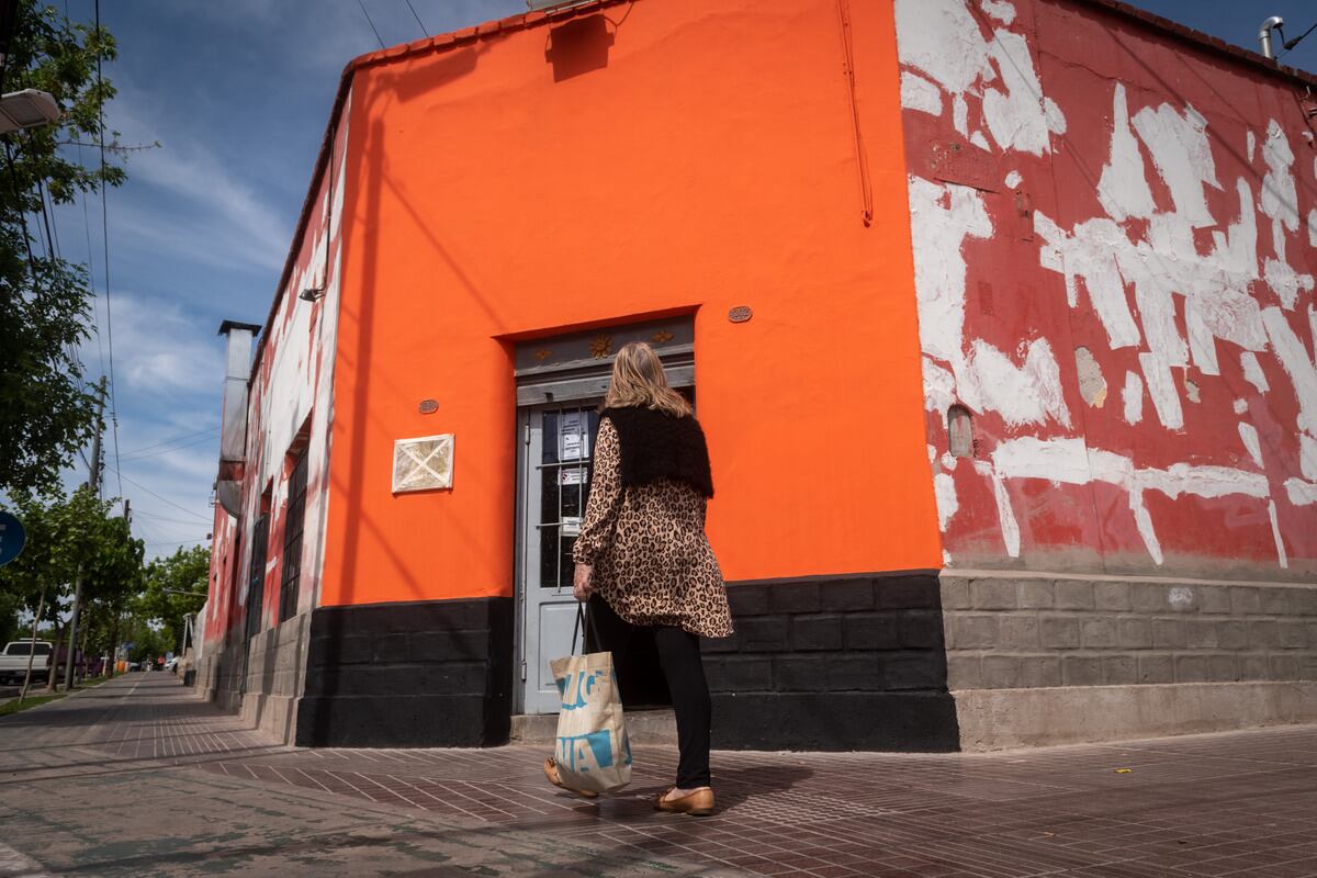 Hace unos días comenzaron los trabajos de refacción de Tía Rada (Paso de los Andes y Francia, Godoy Cruz), uno de los emblemas de la cocina popular en Mendoza. Foto: Ignacio Blanco / Los Andes.