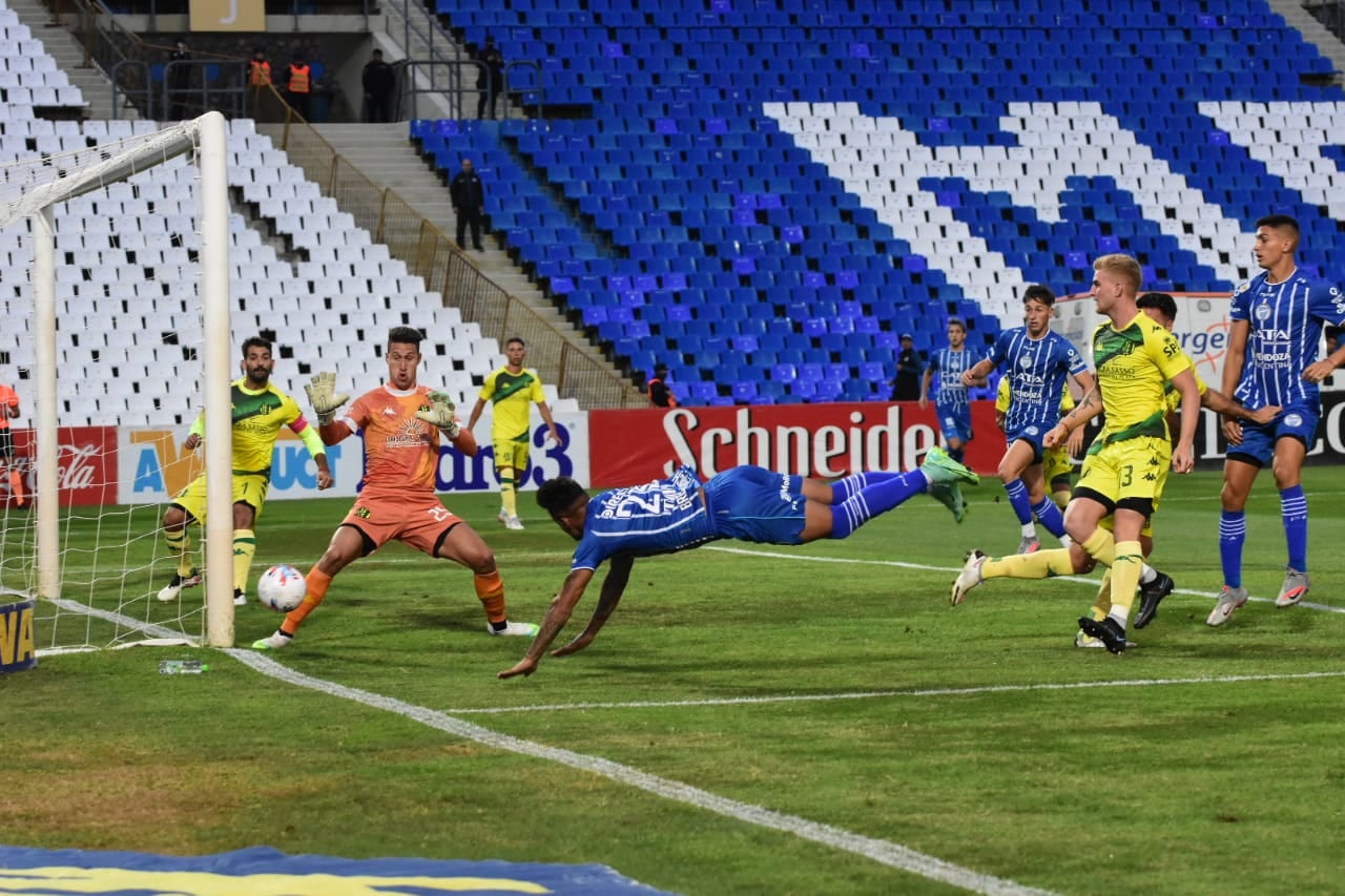 Godoy Cruz empata con el Tiburón, en un partido importante por los promedios / Mariana Vila