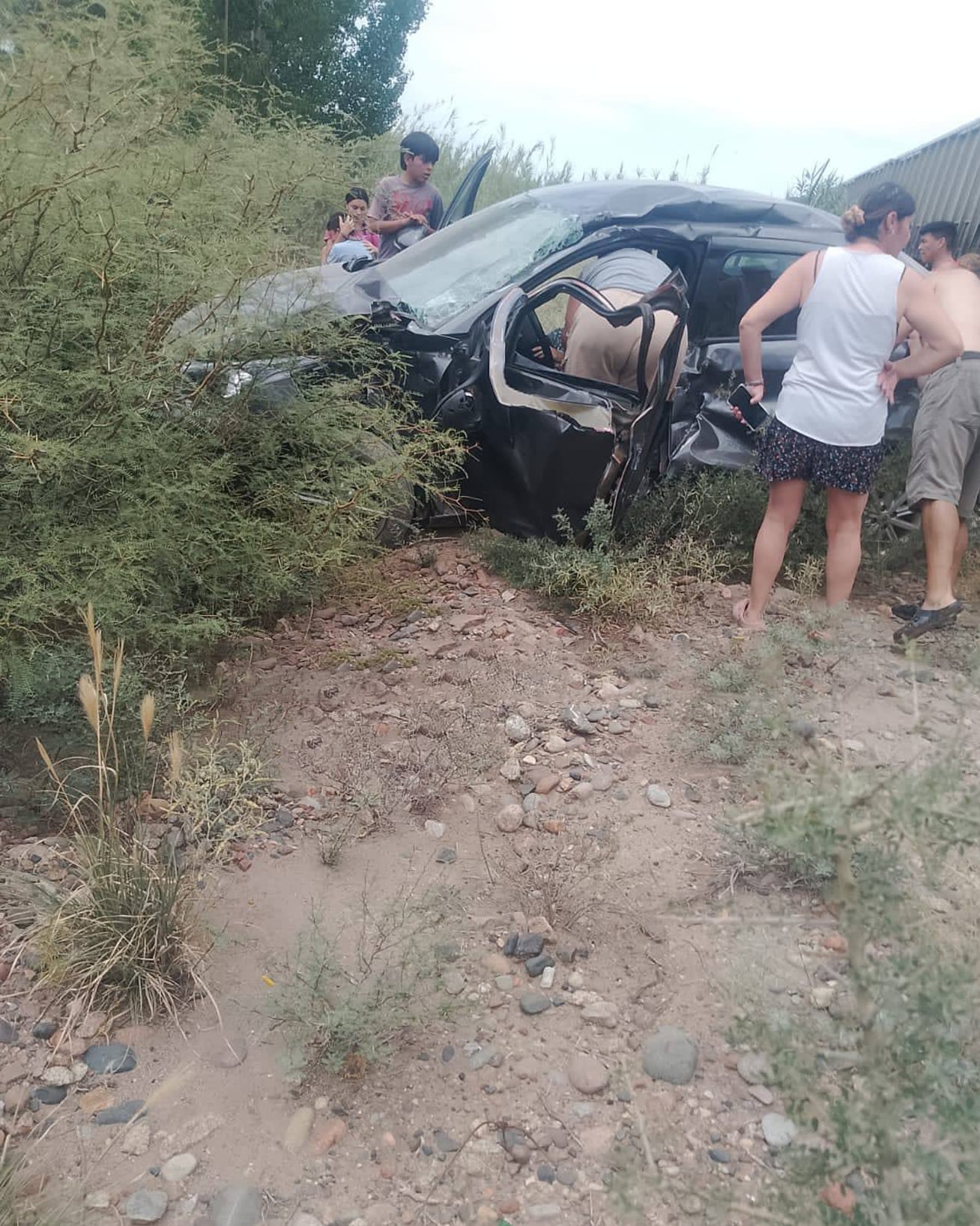 Un tren y un auto colisionaron en Las Catitas, Santa Rosa. Foto: Somos Noticias Santa Rosa Mza.