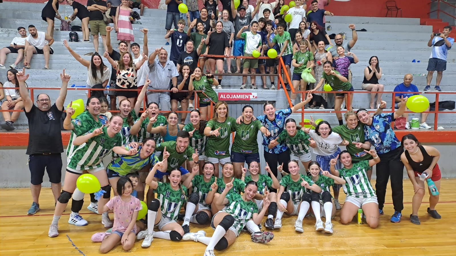 El festejo fue muy grande, porque dieron vuelta un partido duro ante la Municipalidad de Maipú y porque tras ganar el Clausura, se quedaron con el anual.