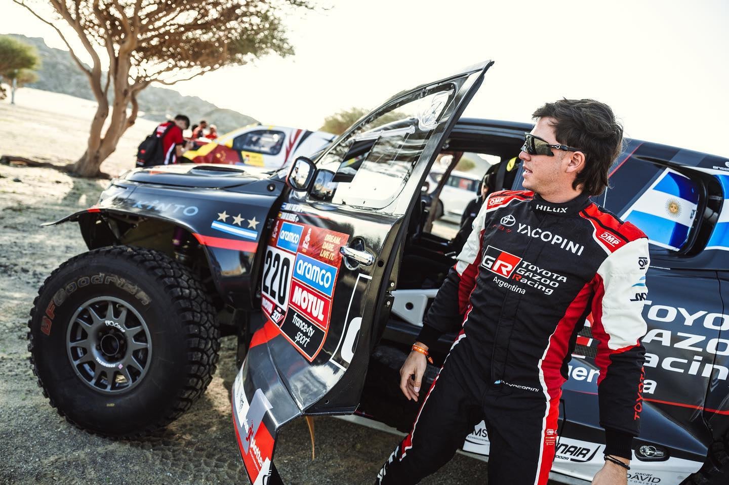 El piloto mendocino viajó a Bakú, donde será distinguido por la FIA, en los próximos días. Posteriormente retornará a Mendoza, para prepararse para el Dakar 2024.