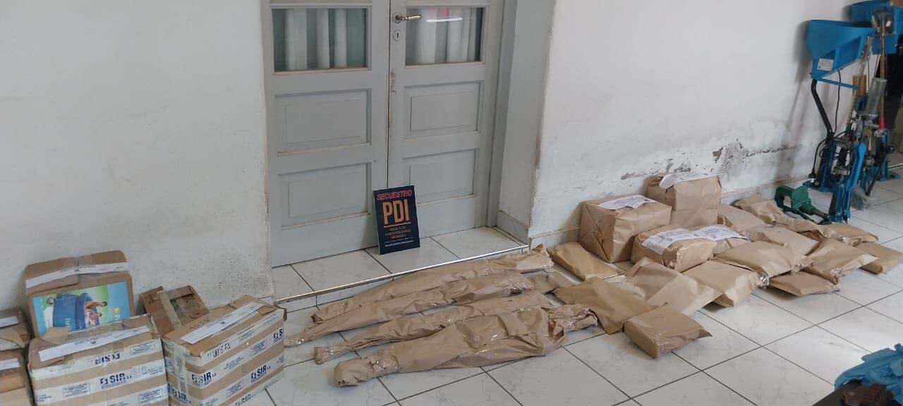 Secuestraron un arsenal en Godoy Cruz. | Foto: Ministerio de Seguridad y Justicia