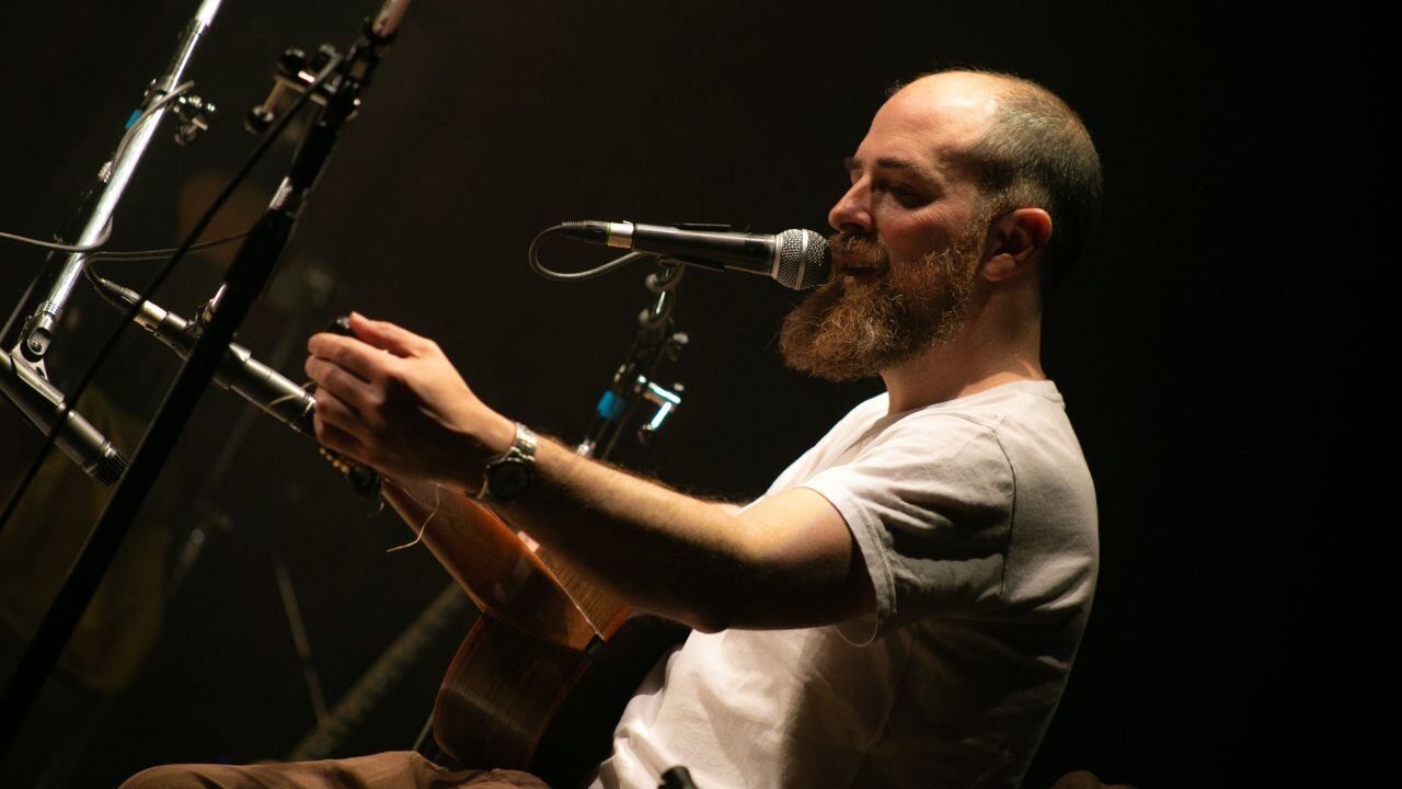 El reconocido artista Juan Lucangioli, presentará en vivo “Canciones en el Jardín”.