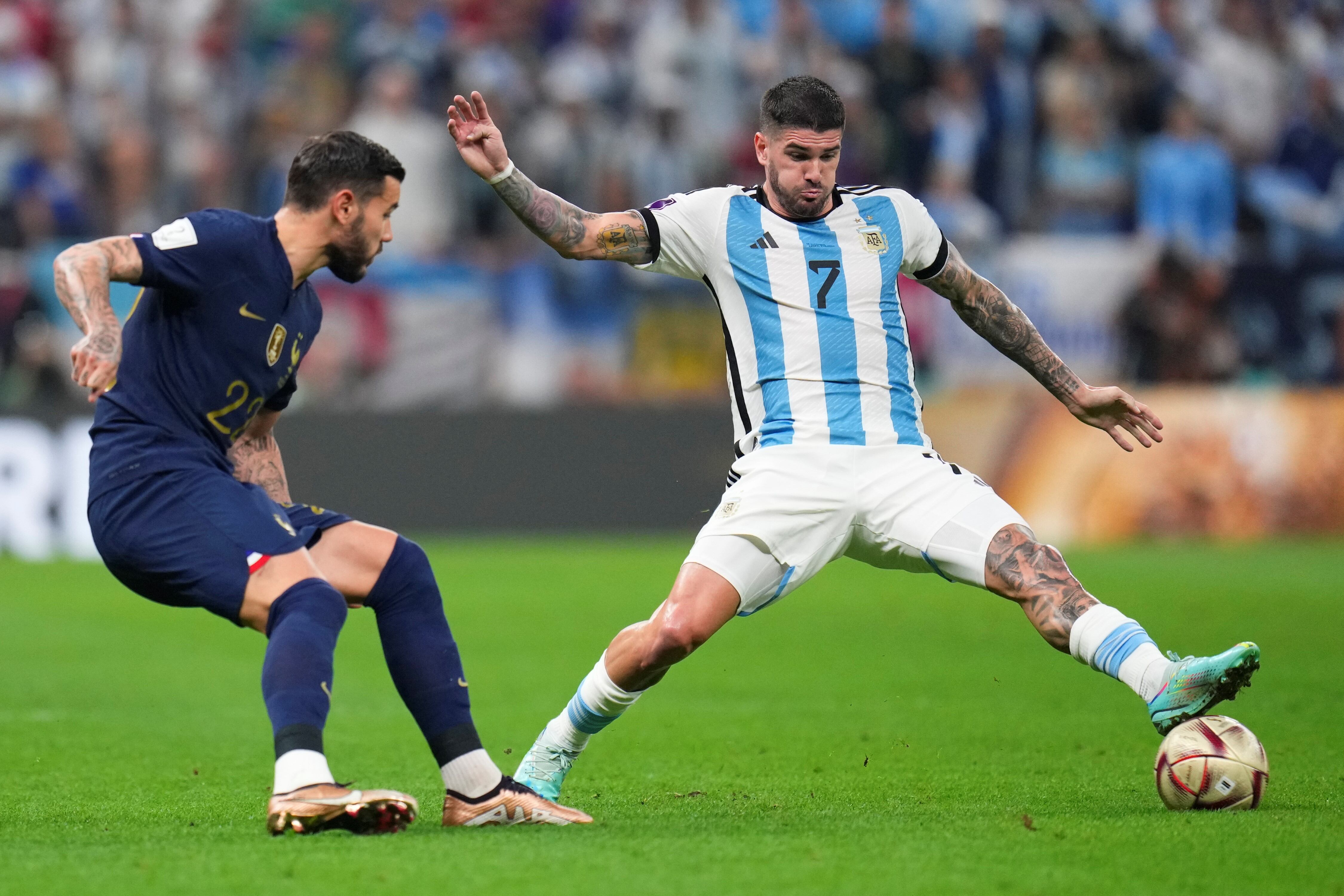 Rodrigo de Paul ante Francia en la final (AP)