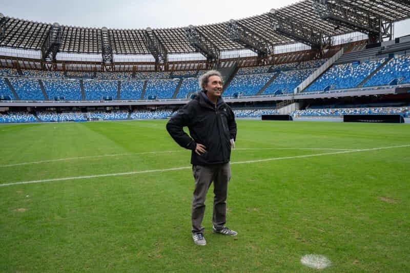 El cineasta en el mítico estadio San Paolo del Napoli.