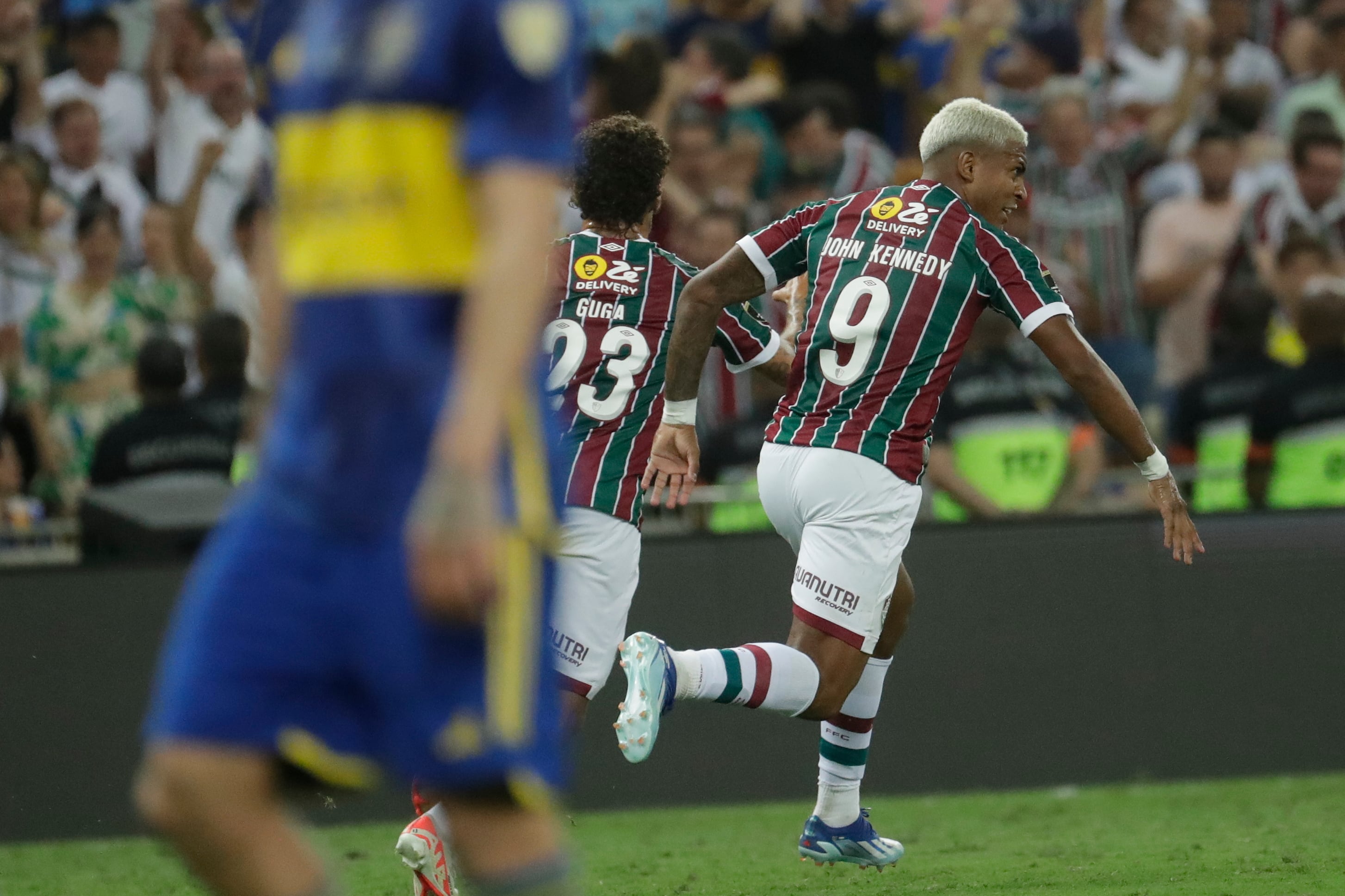 John Kennedy, del Fluminense de Brasil, festeja tras anotar en la prórroga de la final de la Copa Libertadores ante Boca Juniors, el sábado 4 de noviembre de 2023, en el Maracaná.