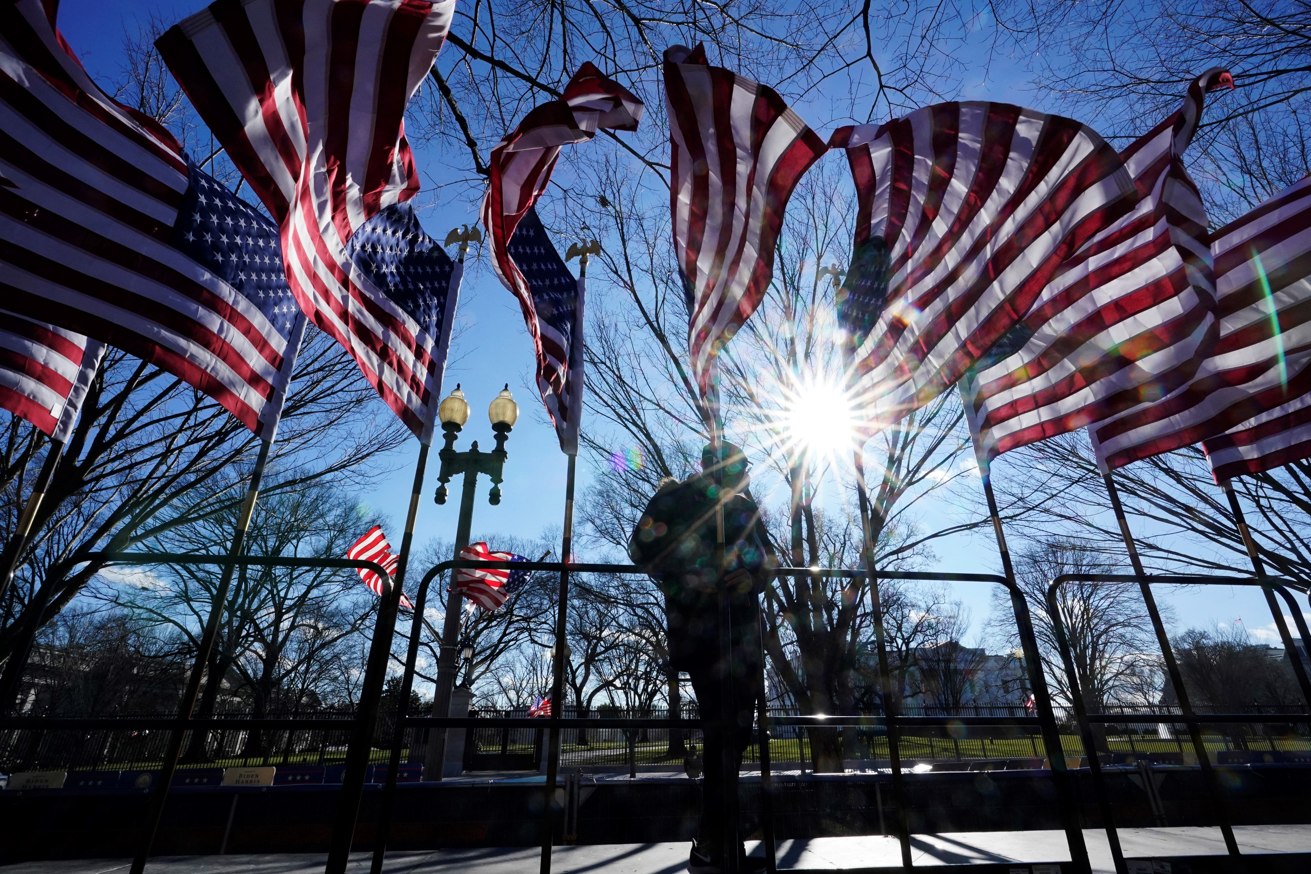 El "sueño americano" es ansiado por muchos latinoamericanos aunque no es tan satisfactorio para algunos. (AP)