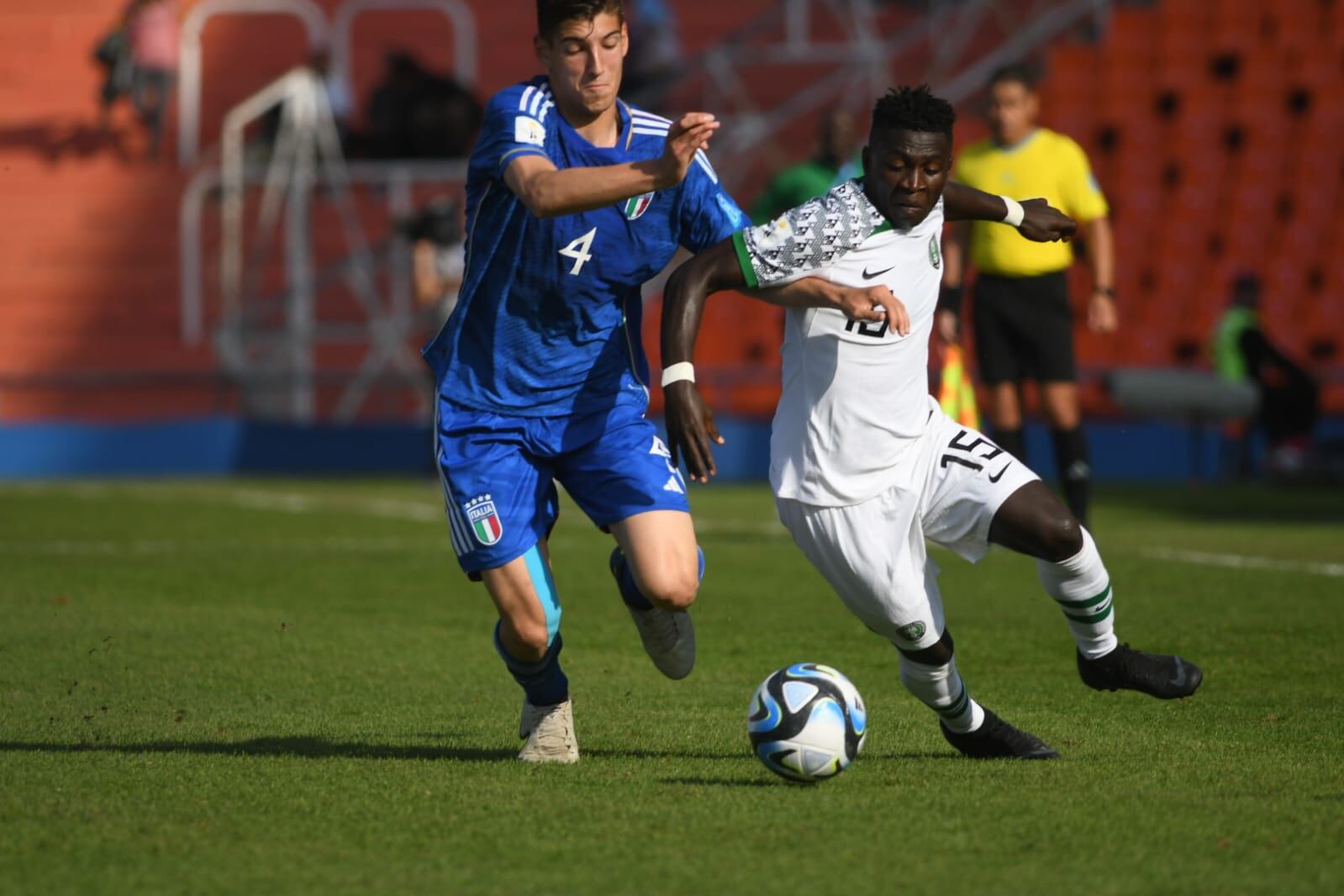 Italia vs. Nigeria, animaron el primer partido de la segunda fecha de la zona D en el estadio Malvinas Argentinas. / José Gutiérrez (Los Andes).