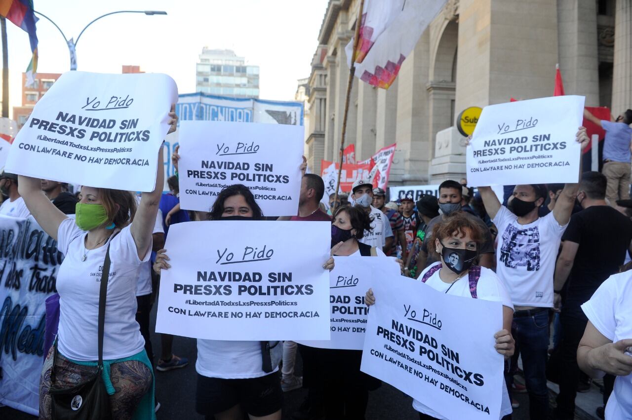 Agrupaciones k pidieron hoy que se indulte a los detenidos por causas de corrupción.