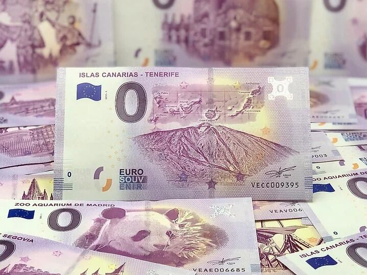 Algunos modelos de billetes de 0 euros que son furor entre los turistas y coleccionistas.