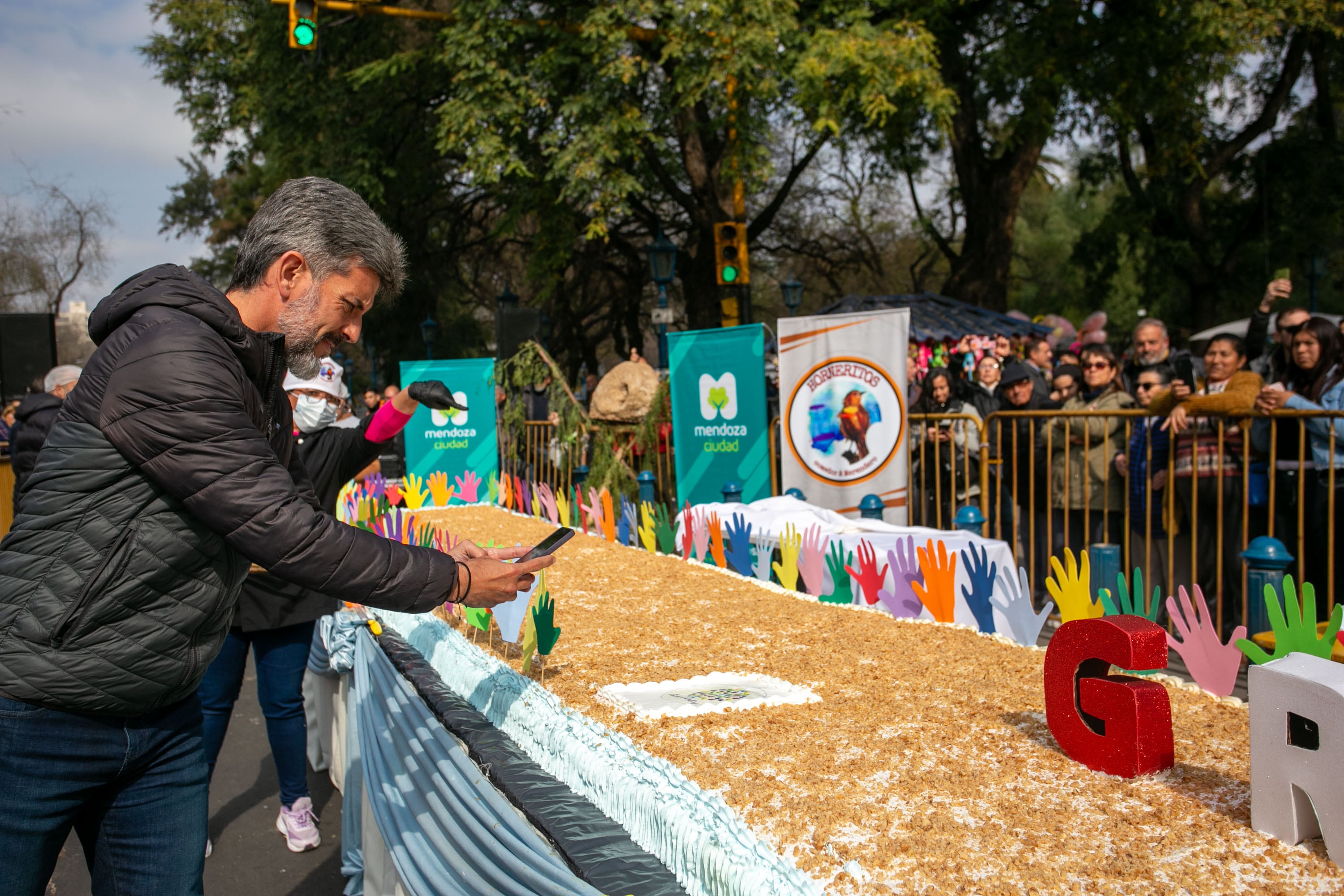 Una multitud homenajeó al General San Martín en la plaza Independencia