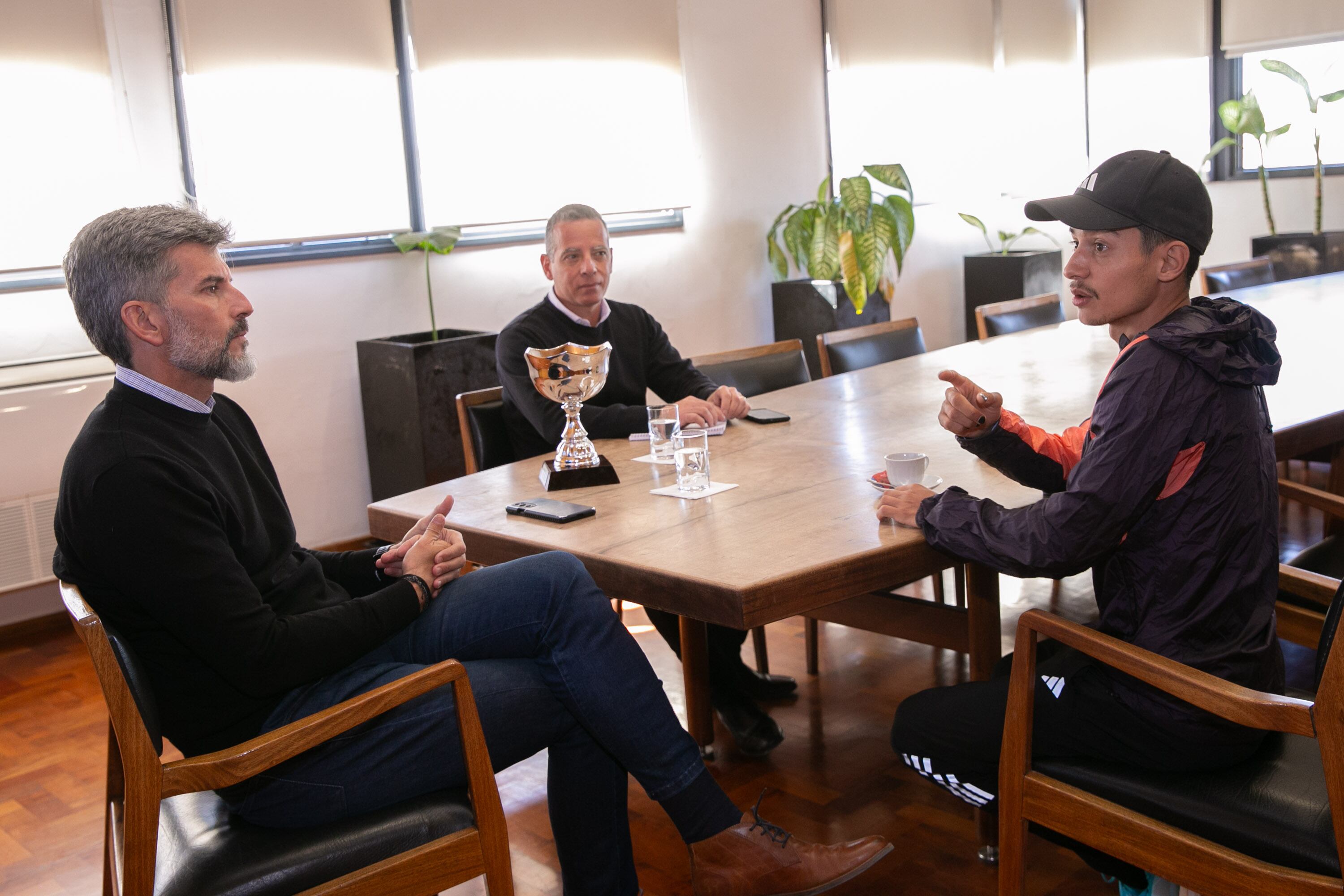 Ulpiano Suarez recibió a Ignacio Erario, maratonista mendocino con mejor marca en suelo argentino