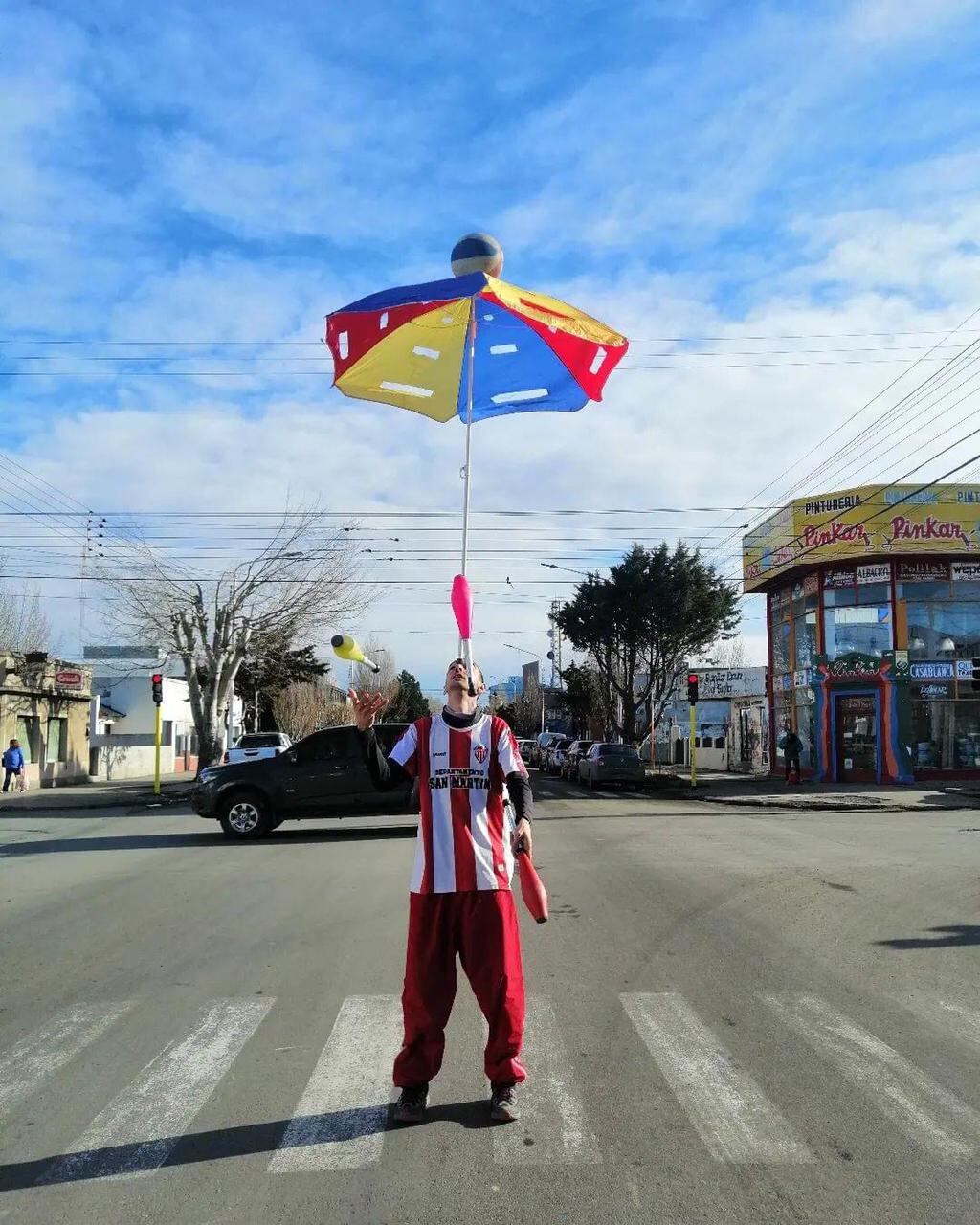 Emilio lleva su arte y su pasión por el chacarero por todas partes.