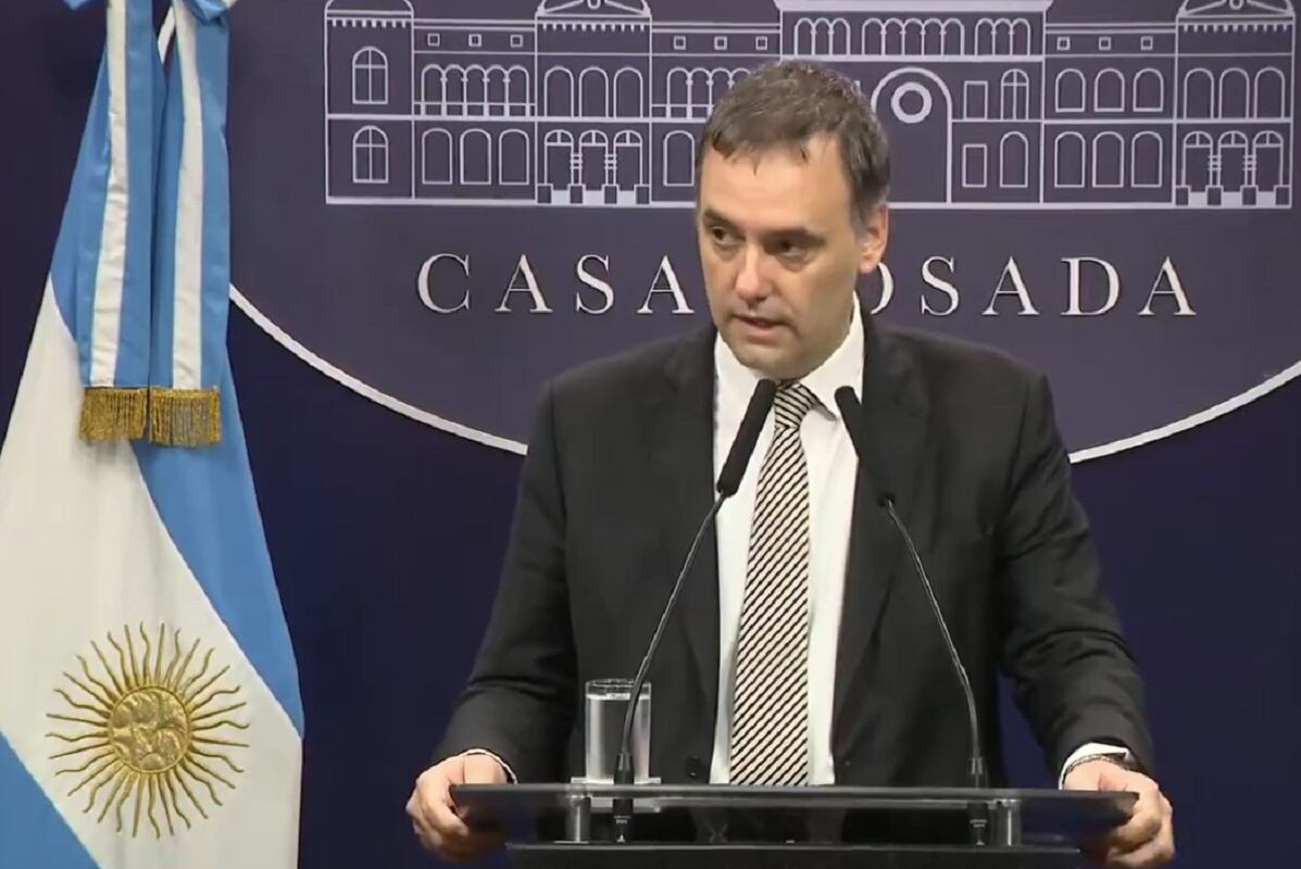 El vocero presidencial Manuel Adorni en conferencia de prensa (15/04/24)