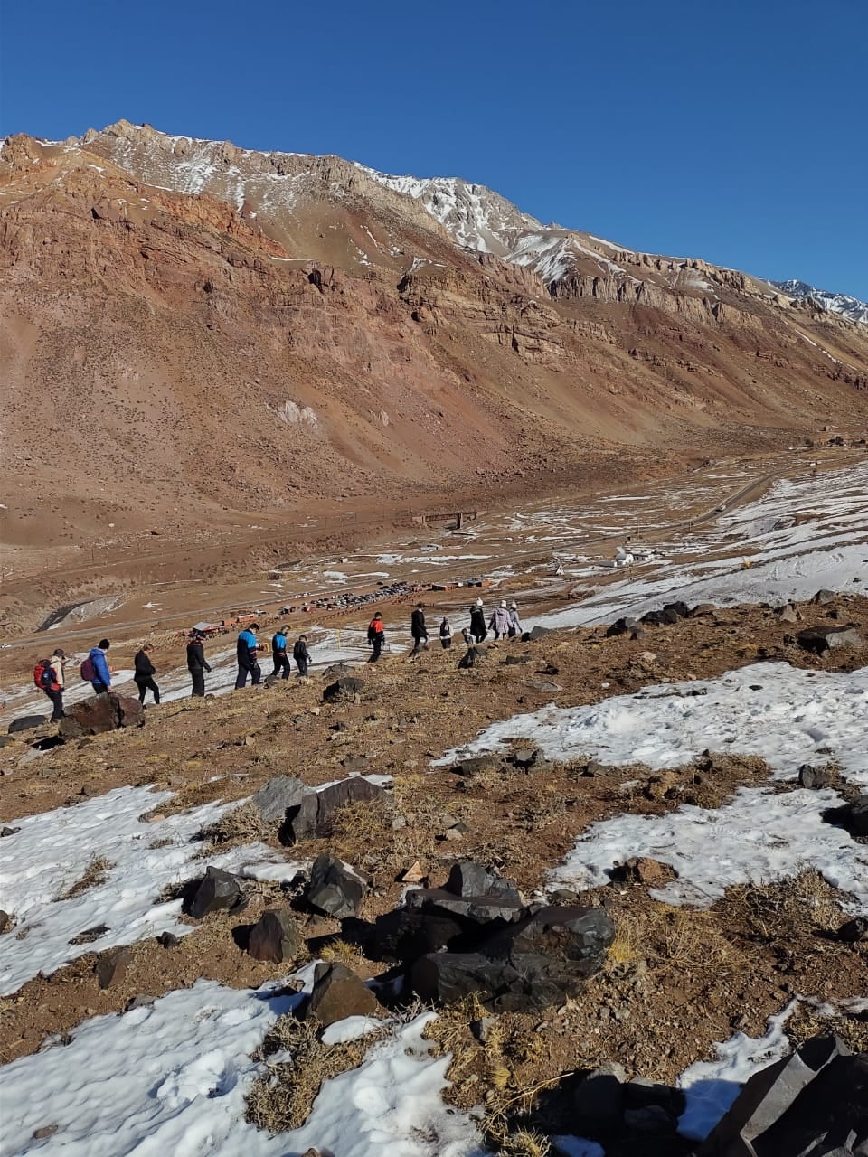 A partir de este lunes, las pistas de esquí y snowboard de Los Puquios se encuentran suspendidas, pero sigue habilitada la de trineo y el sector de picnic. Además, hacen excursiones de trekking.