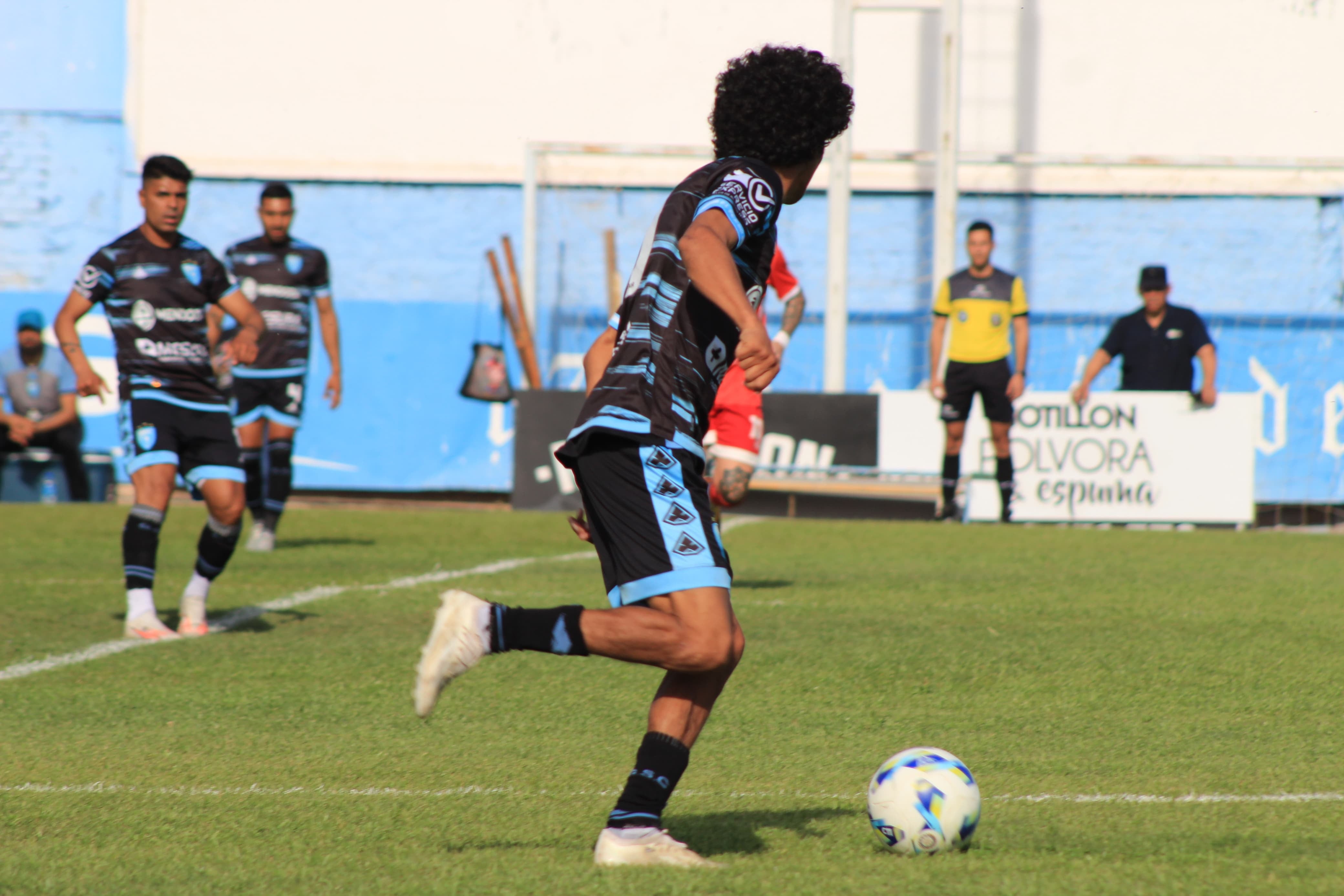 Nico Arce, uno de los distintos del fútbol de Mendoza. / Foto: Prensa GSC