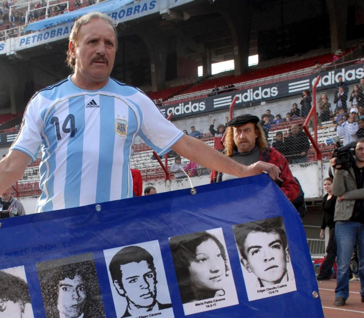 Luque participó de diversos homenajes a los desaparecidos durante la dictadura.