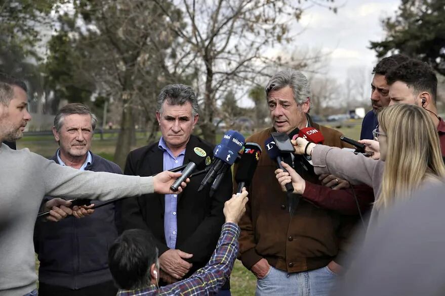 La mesa de enlace tras la reunión con Sergio Massa. / Foto: Gentileza La Nación.