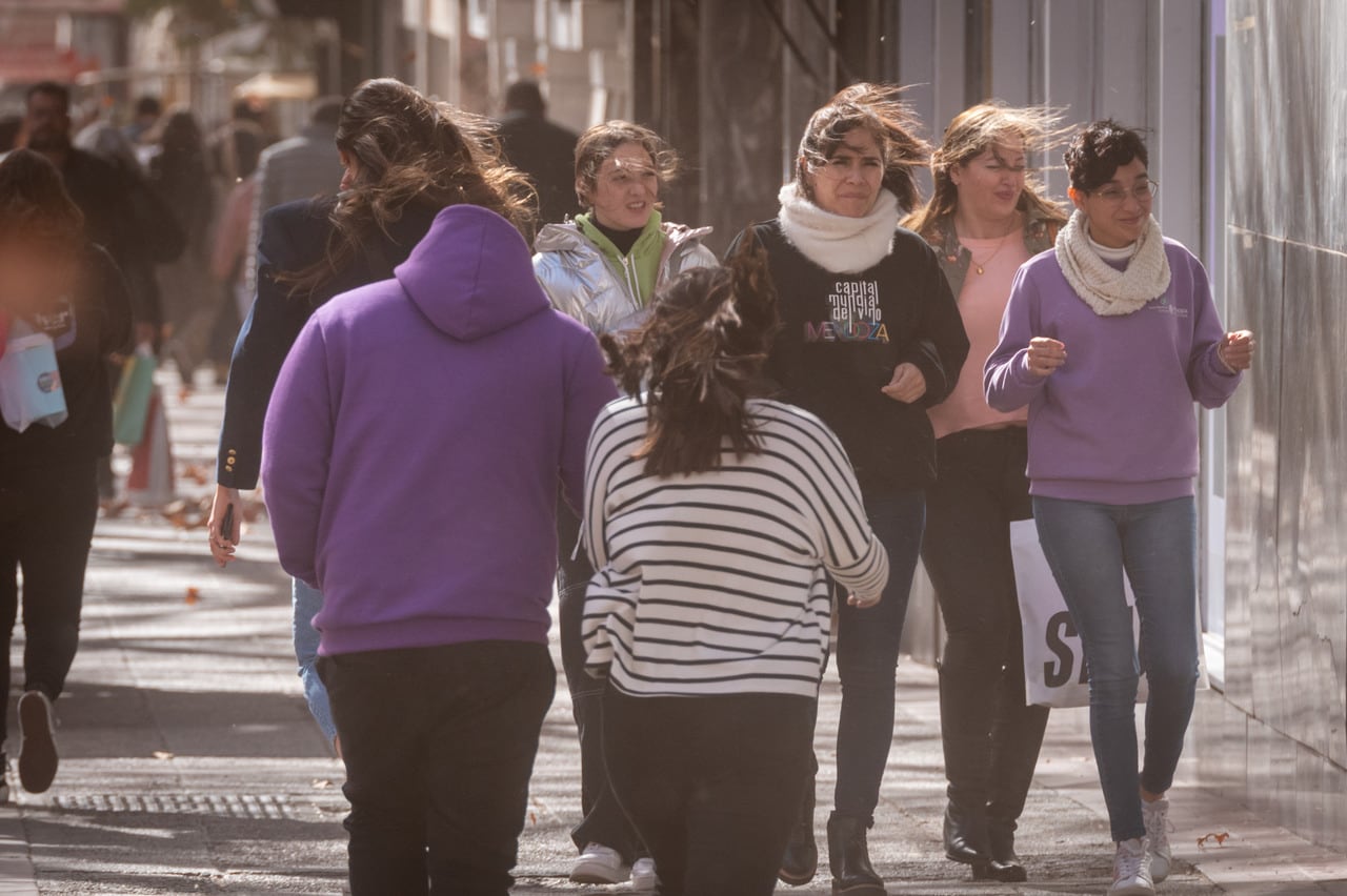 Las últimas semanas hubo varias jornadas de un viento Zonda tan persistente que parecía que no iba a irse nunca. | Foto: Los Andes