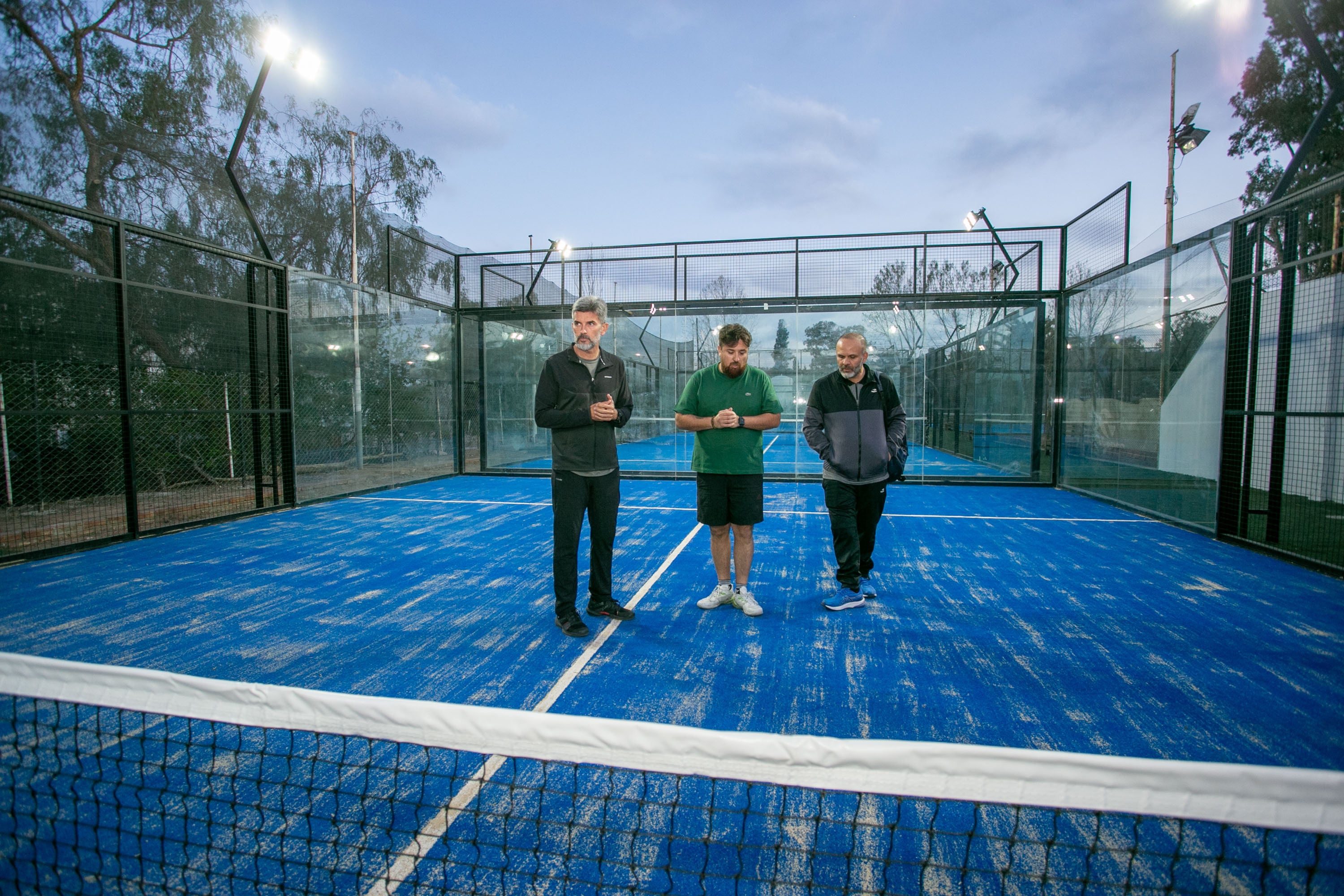 Ulpiano Suarez inauguró las canchas de pádel del club Guillermo Cano