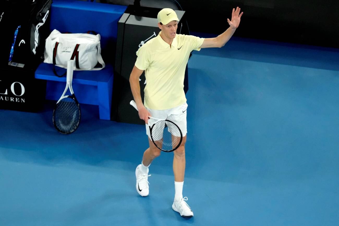 Jannik Sinner completó el cuadro de semifinales del Abierto de Australia. (AP)