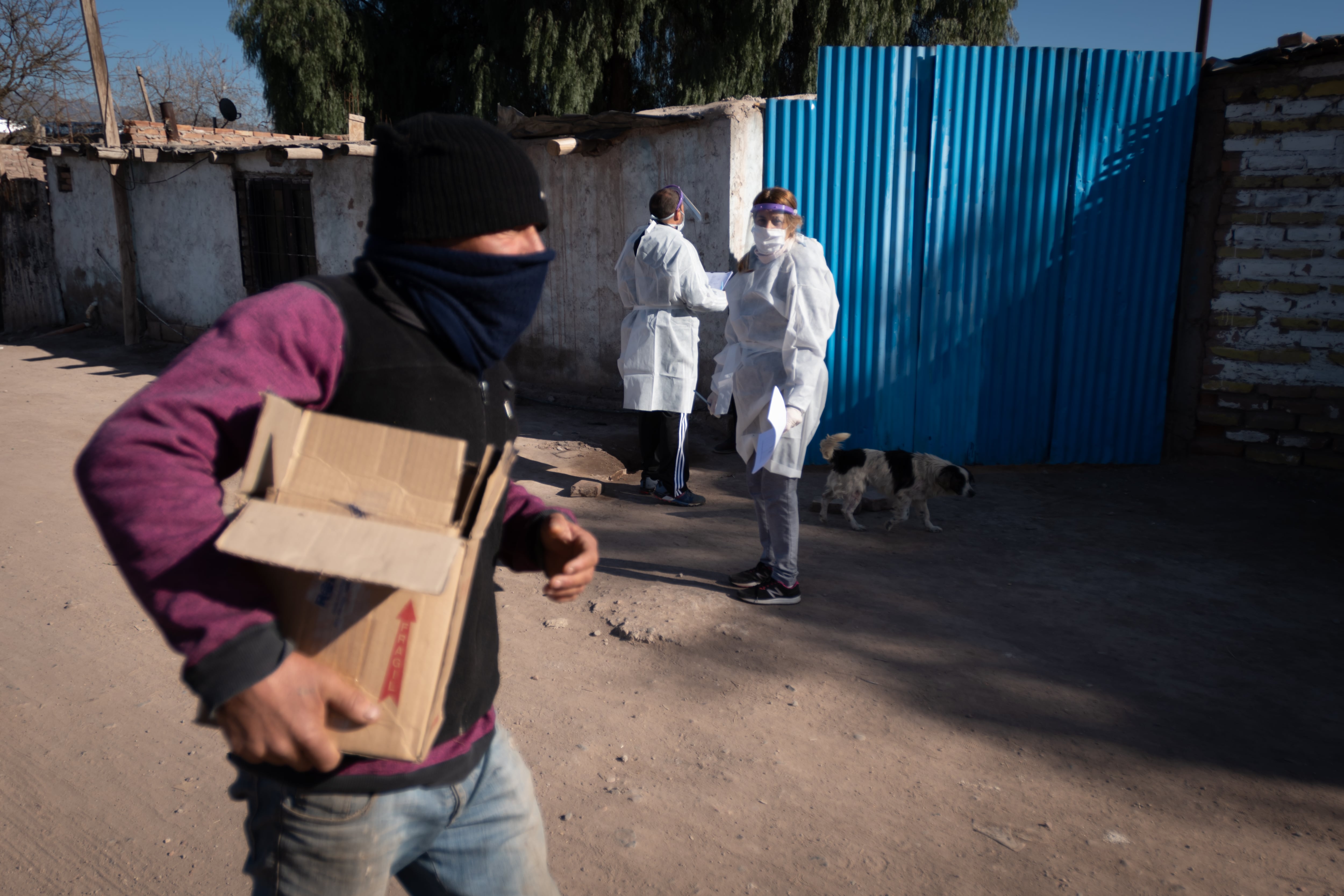 Por el aumento de casos positivos, son cada vez más intensos los operativos sanitarios en los barrios del Gran Mendoza.