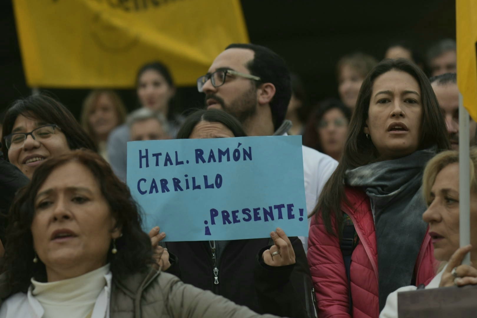 Reclamo de pediatras frente al hospital Notti