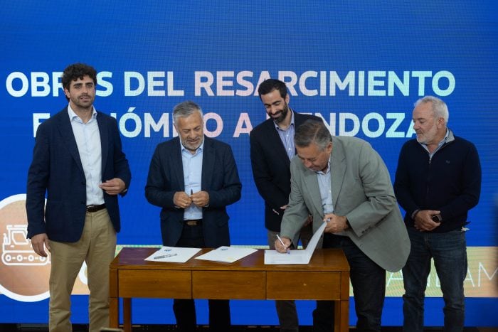 Alfredo Cornejo anunció más obras con los fondos del resarcimiento. Foto: Prensa Mendoza