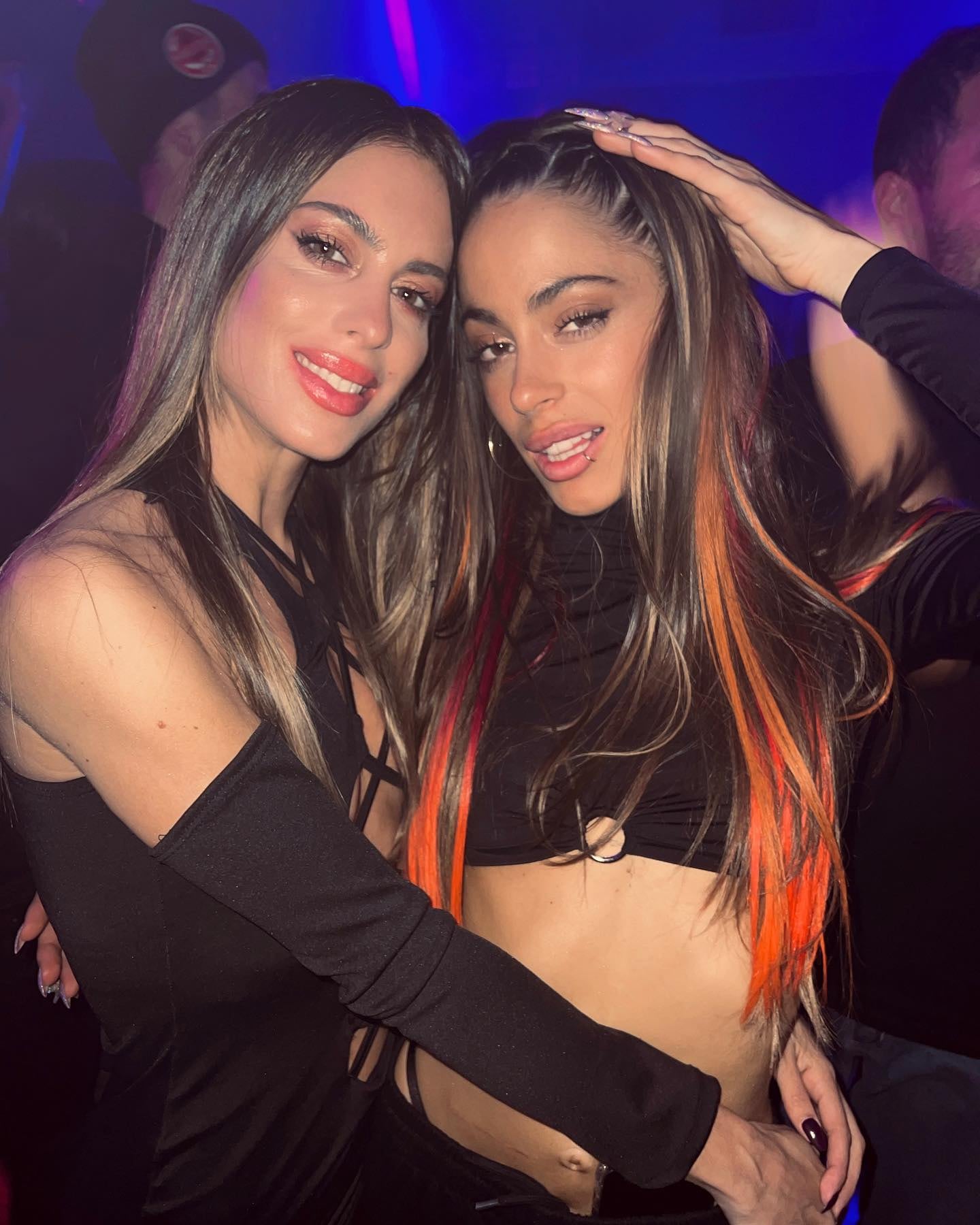 Las fotos de Tini Stoessel y Agustina Casanova en las que posaron juntas y parecen gemelas.