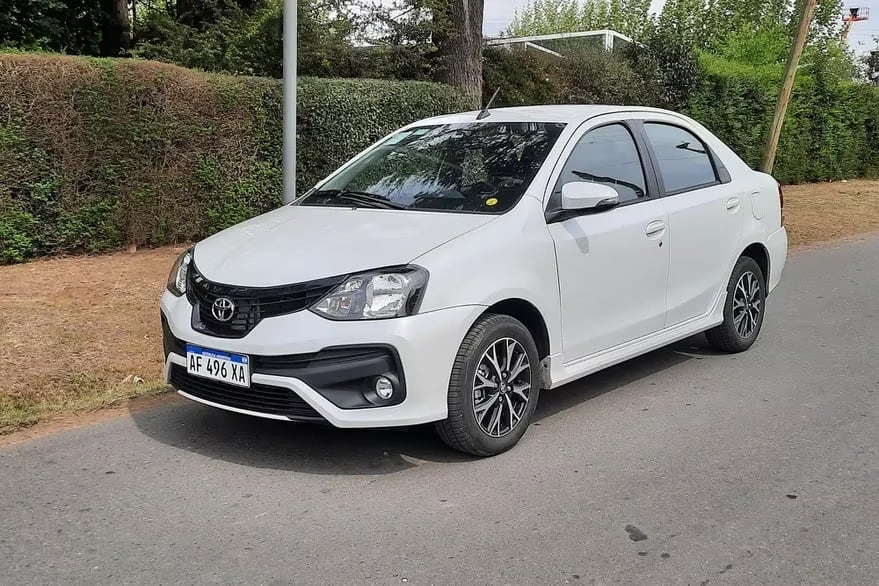 Toyota Etios Sedán (gama más equipada).