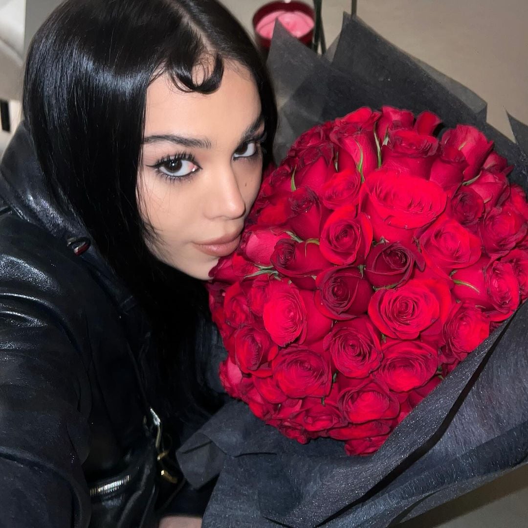 Danna Paola encendió las redes con sus fotos por San Valentín.