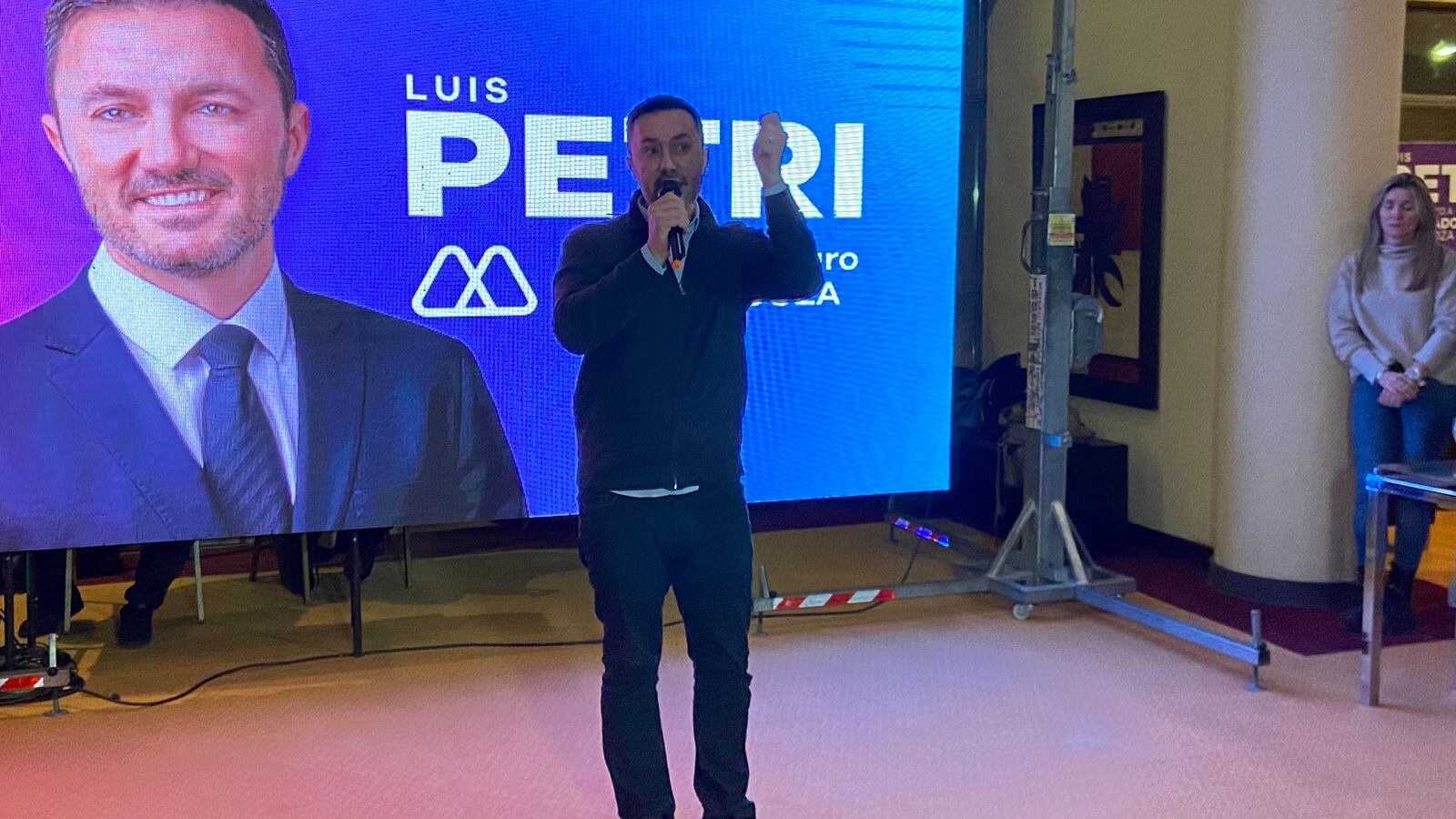 Luis Petri en el acto de cierre de campaña en San Rafael.