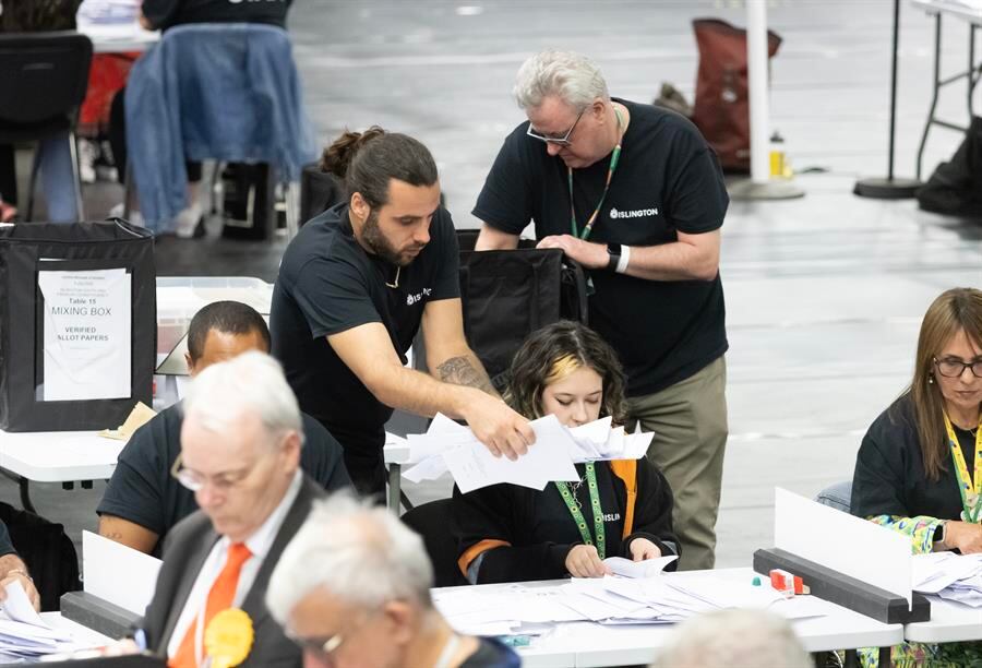 El partido laborista ganó en las elecciones generales y volverá al poder tras una década y media. EFE