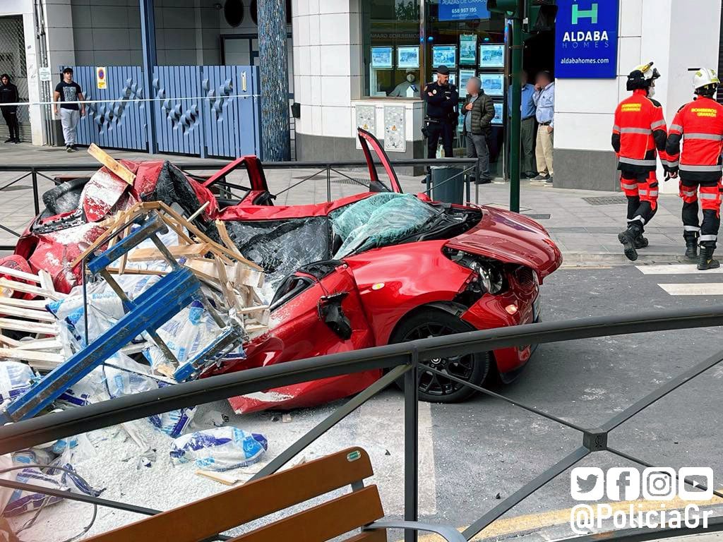 La mujer fue atendida por personal sanitario pero resultó ilesa. Foto: Policía de Granada