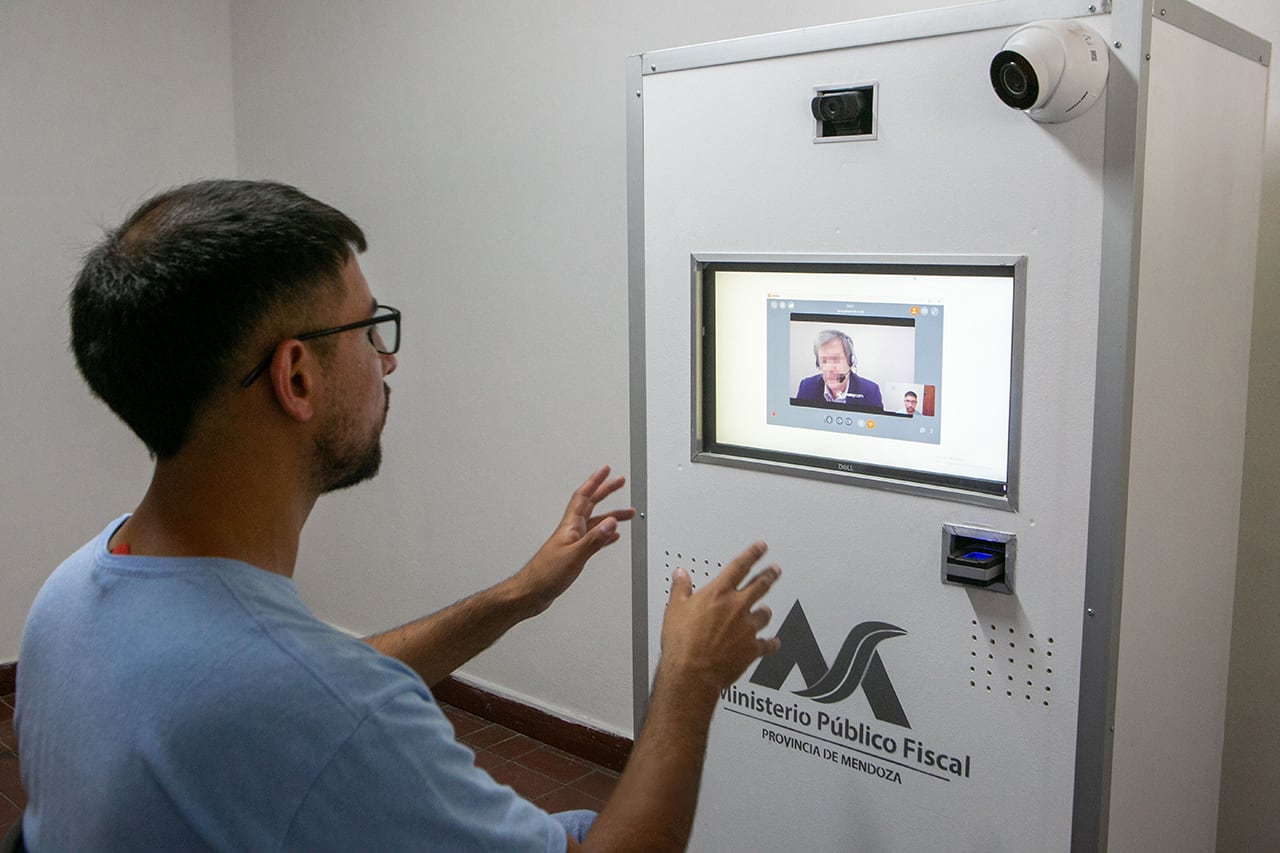 23 las cabinas y tótems que se encuentran instalados en toda la Provincia para realizar denuncias virtualmente. Foto: Los Andes