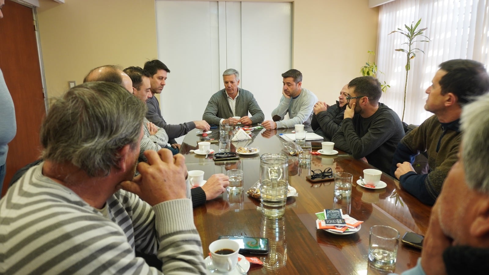 El intendente de General Alvear, Alejandro Molero, se reunión con representantes del sector productivo para analizar la posibilidad de sostener la lucha antigranizo en el Sur