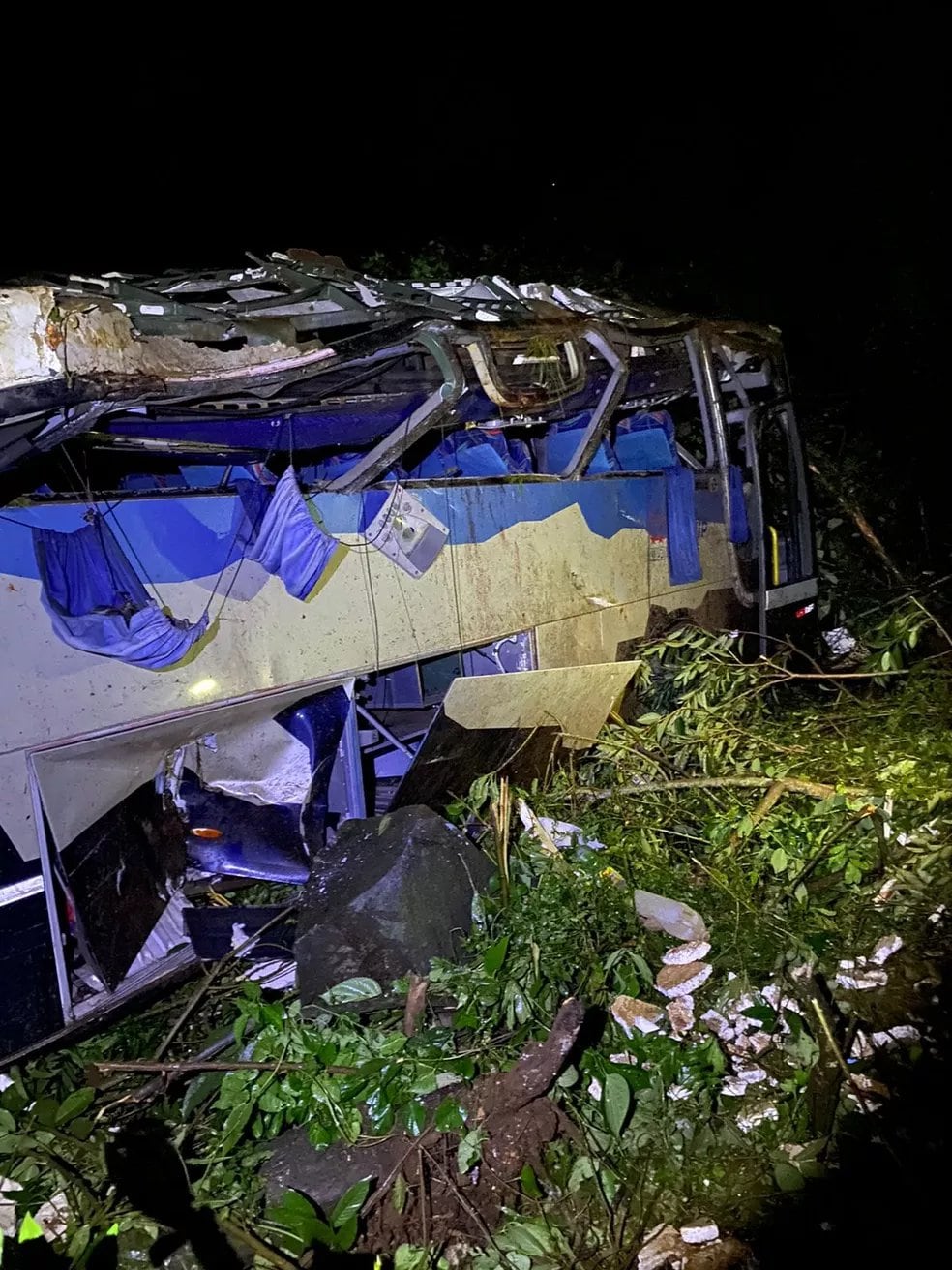 Como resultado del fatídico accidente, once personas murieron y 21 resultaron heridas, informó hoy la policía local. 