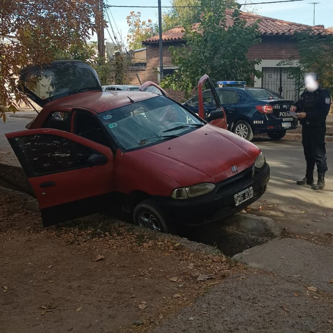 Cuatro delincuentes fueron detenidos, luego de que golpearan y asaltaran a un anciano. Ministerio de Seguridad.