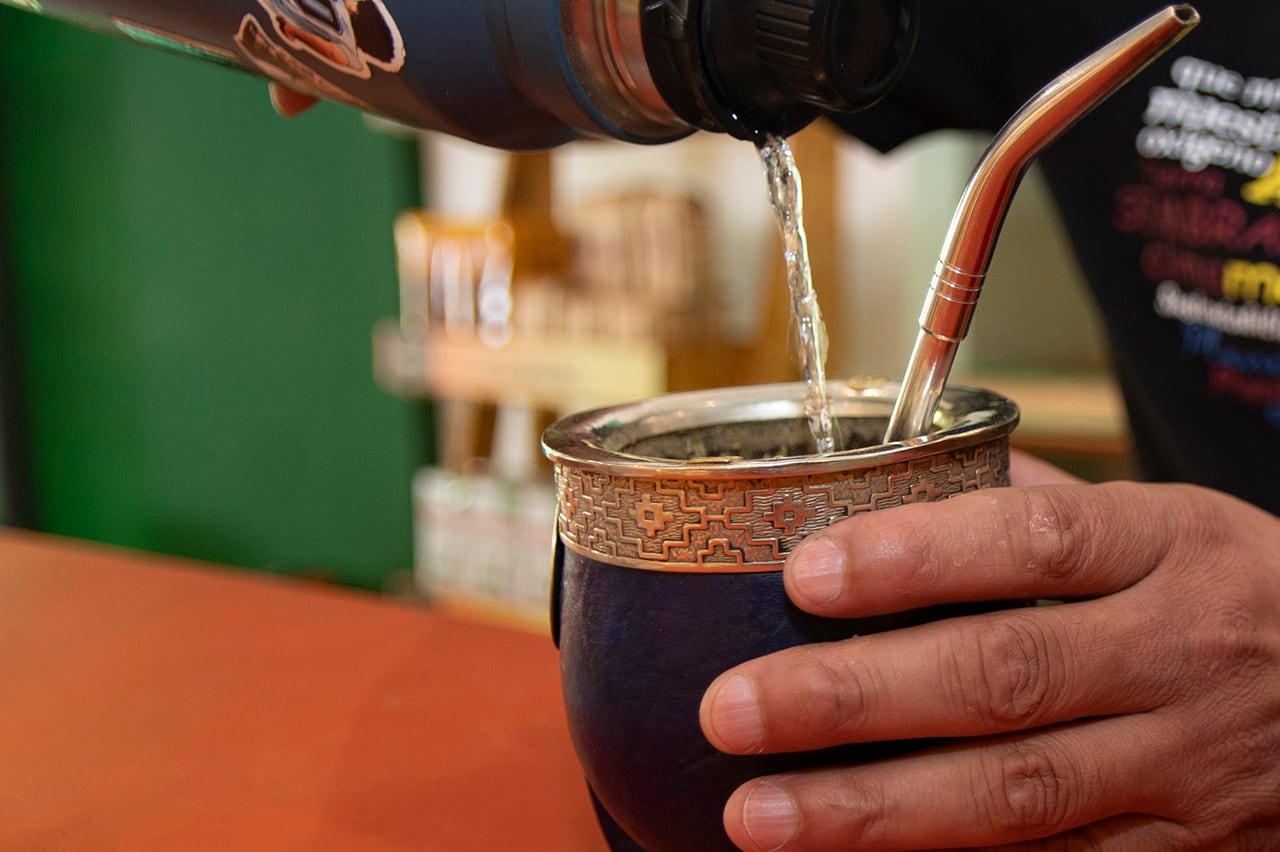 Galletitas de banana para acompañar el mate. Foto: Ramiro Gómez / Los Andes