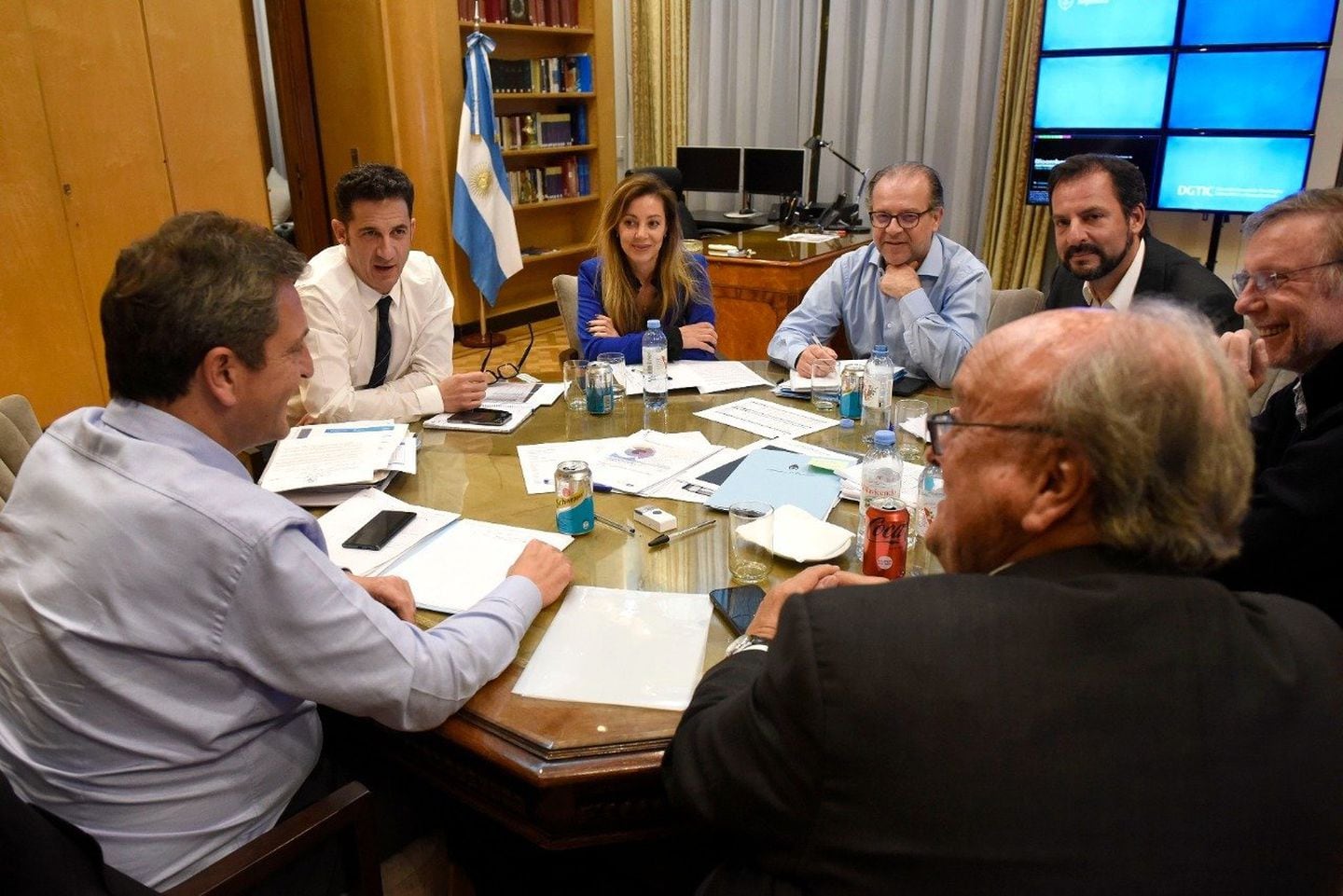 Sergio Massa junto al equipo técnico del gabinete productivo. / Foto: @sergiomassa