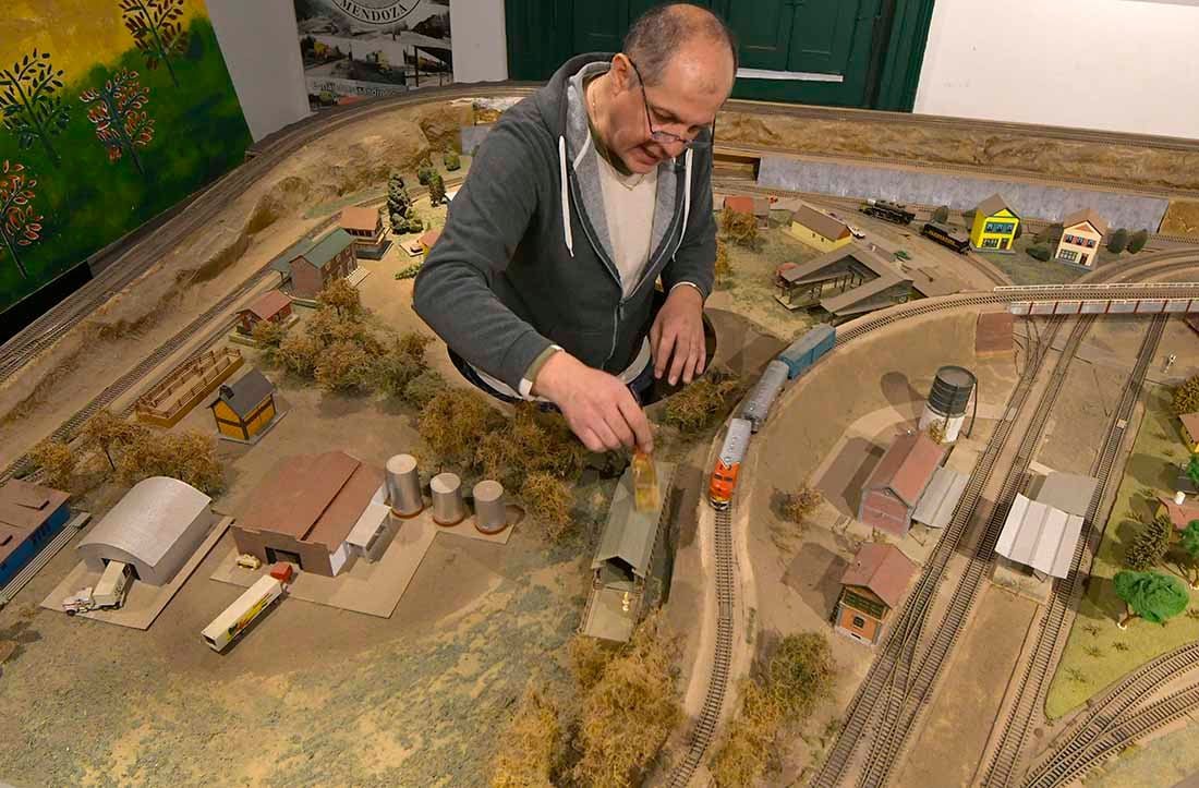 Museo Ferroviario Godoy Cruz
Mendoza recupera el museo histórico al circuito cultural. Grandes maquetas, cientos de libros y elementos de los trenes de todas las épocas. Foto: Orlando Pelichotti / Los Andes