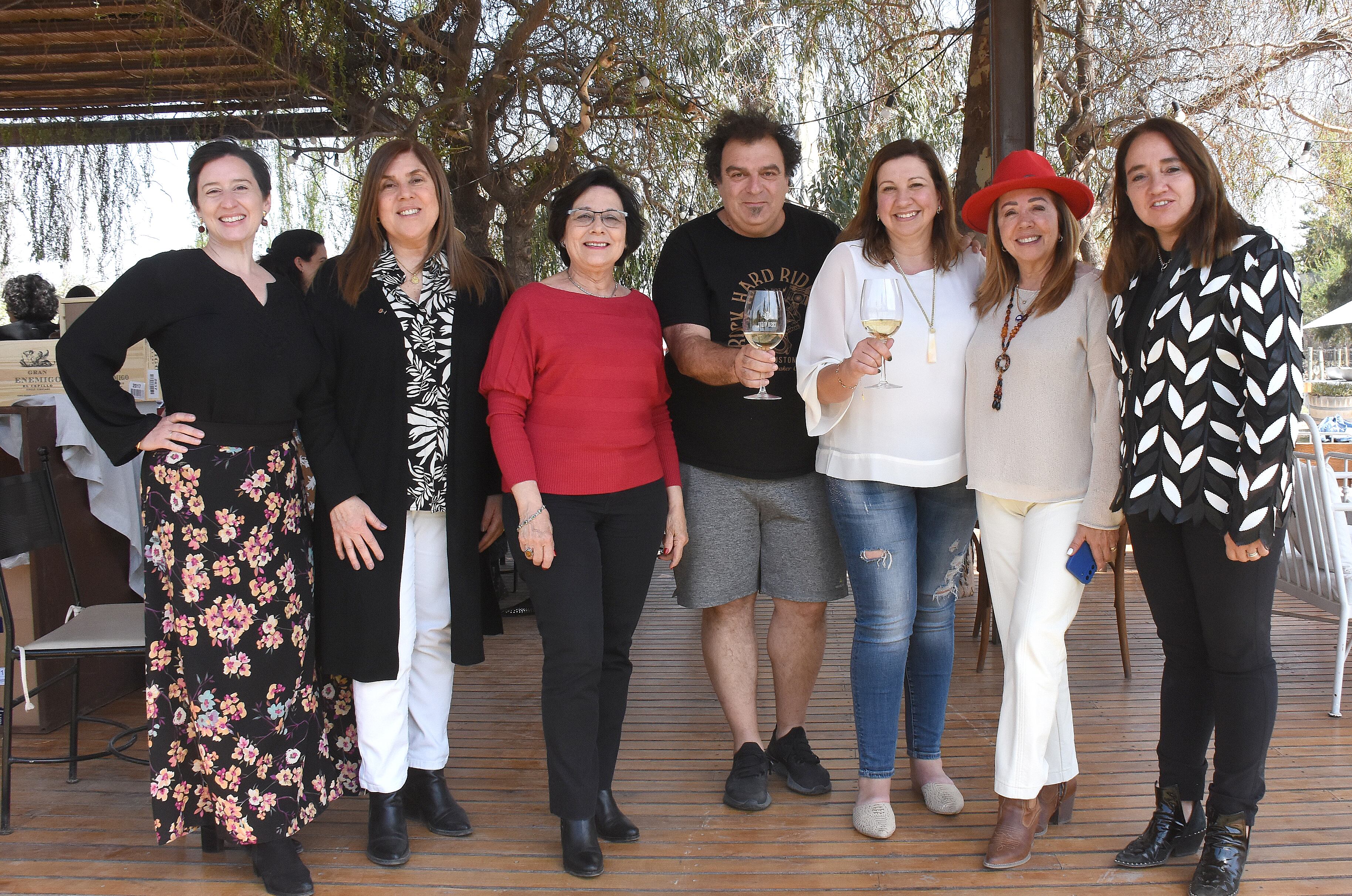 Vanina Manini, Ana Gaibazzi, Cristina Pandolfi, Alejandro Vigil, María Sance, Adriana Martínez y Alejandra Gil Posleman. Ph Eduardo Dolengiewich.