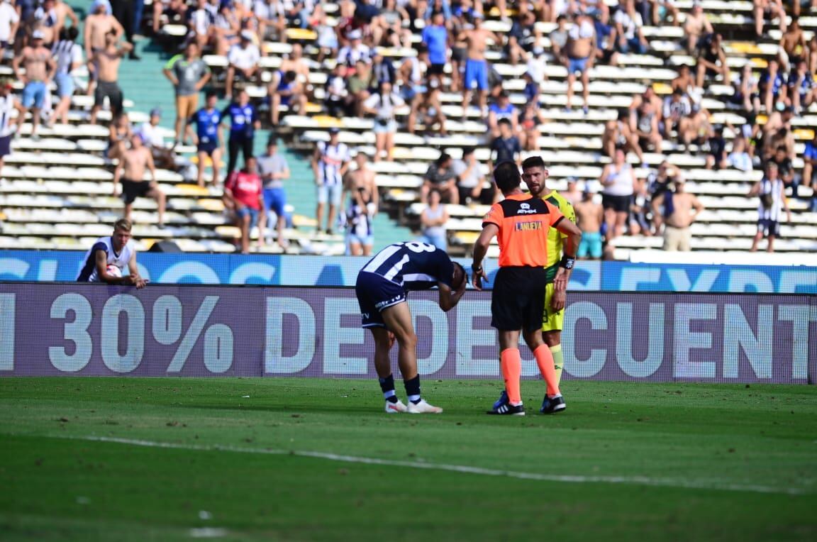 "El Perro" Auzqui tuvo una molestia y fue reemplazado en Talleres-Aldosivi. (José Gabriel Hernández / La Voz).