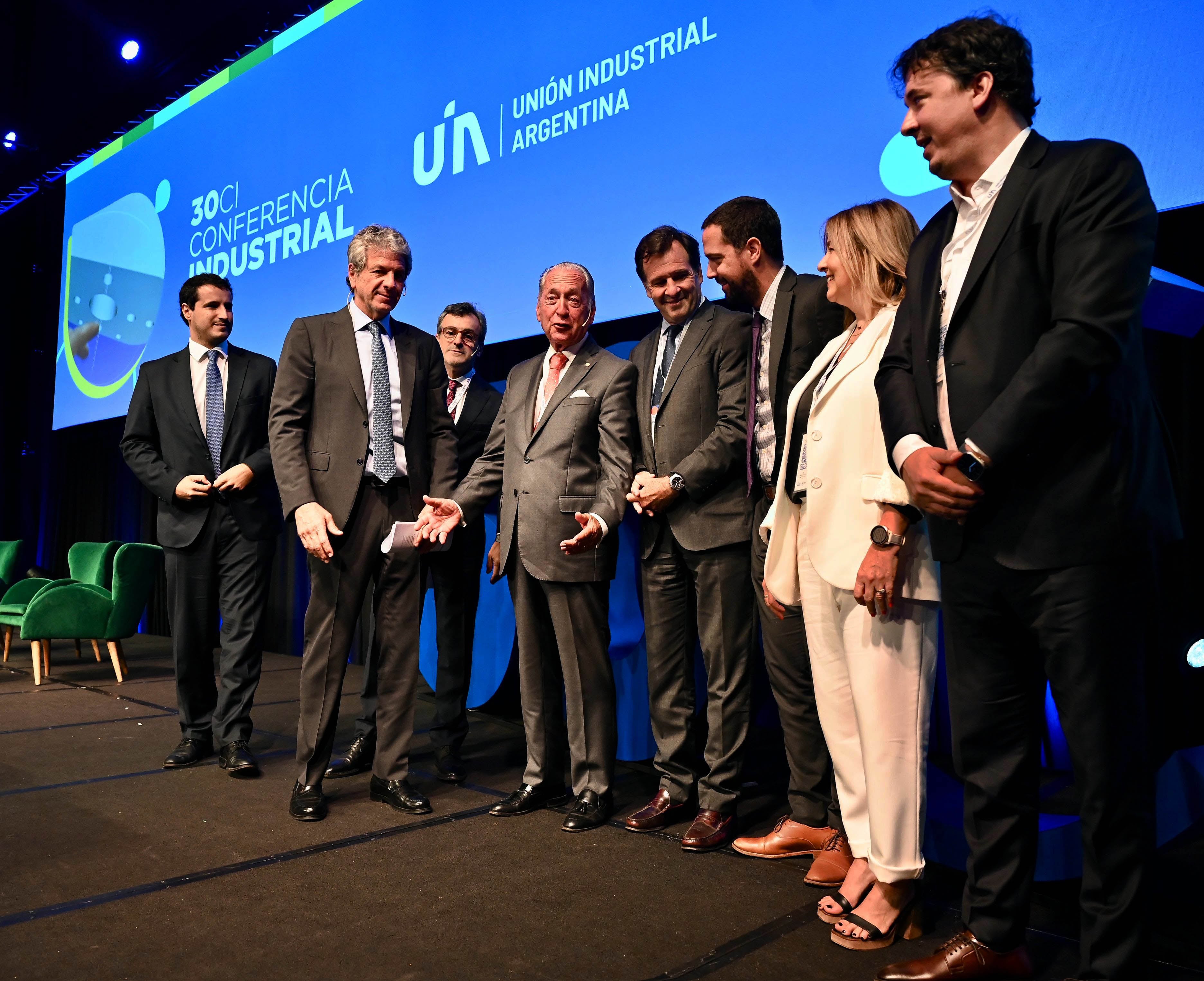 Foto de familia en el marco de la 30 Conferencia Industrial de la UIA.FOTO: JUAN FOLGLIA /NA