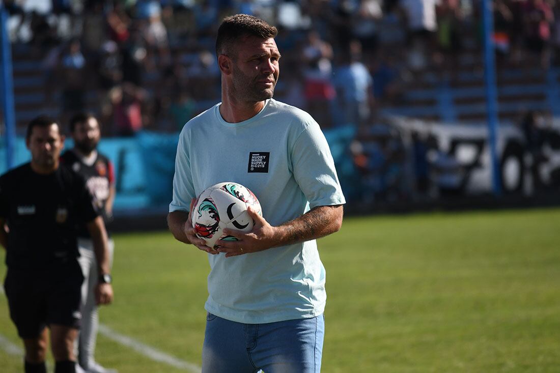 Cristian Campagnani, el DT de Gutiérrez Sport Club, meterá una variante. Foto: José Gutierrez / Los Andes