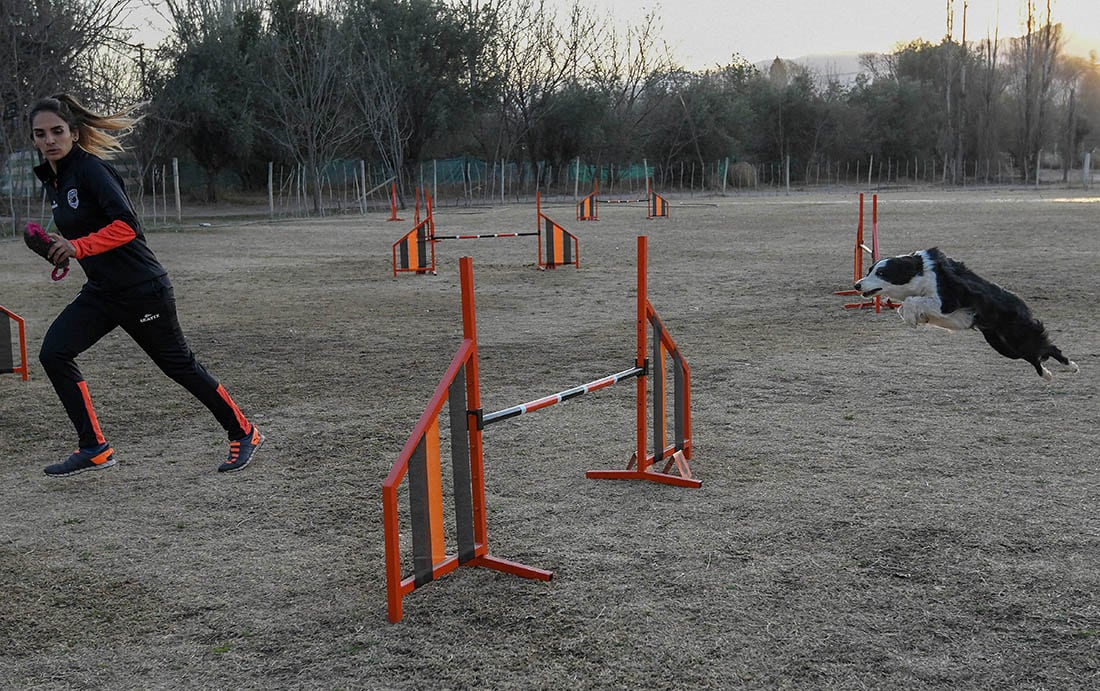 Yésica con Mandela ante un entrenamiento. 