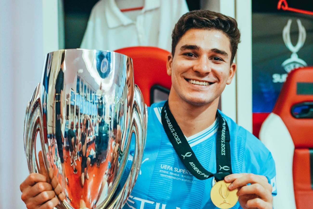 Julián Álvarez lleva 14 títulos a sus 23 años. (Prensa Manchester City)