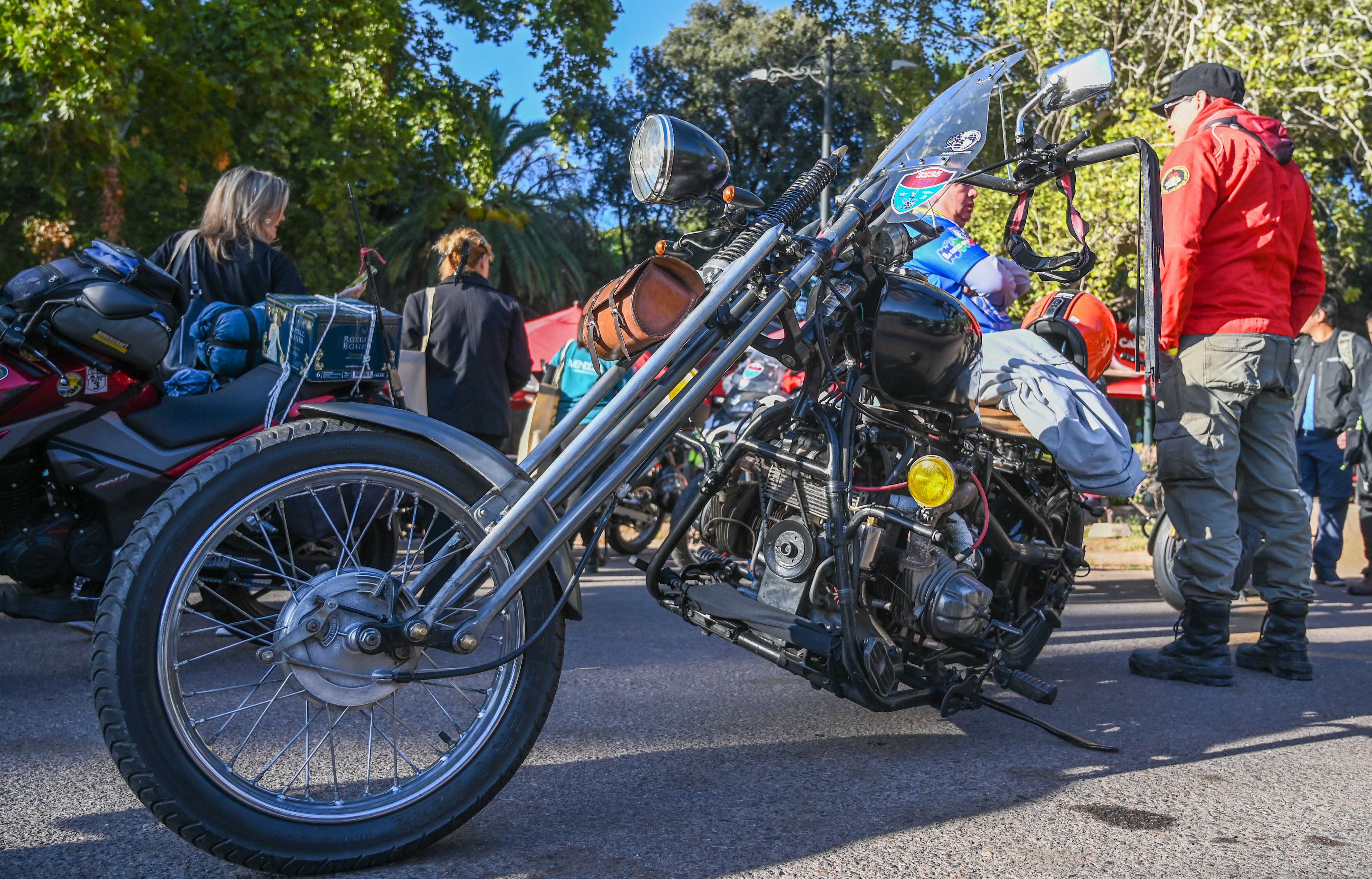 Encuentro de motoqueros en Mendoza, partieron de los portones del parque hacia la montaña.